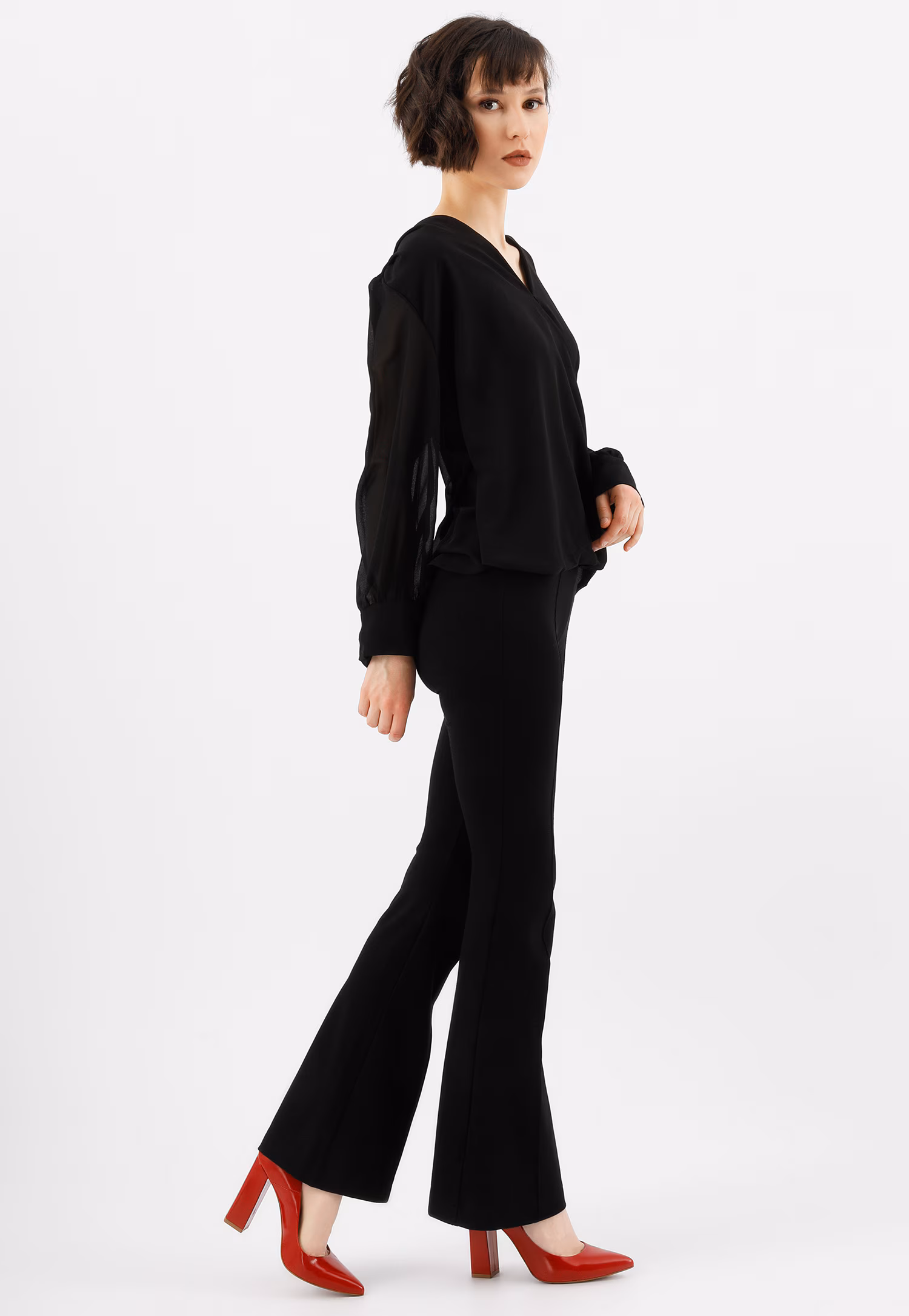 Czarne czółenka damskie na wysokim słupku