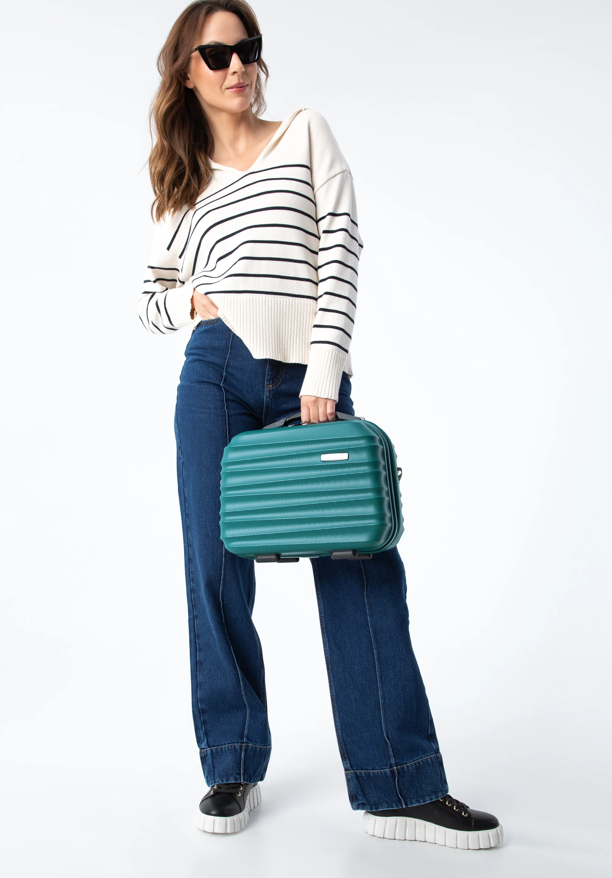 Duża walizka z ABS-u z żebrowaniem