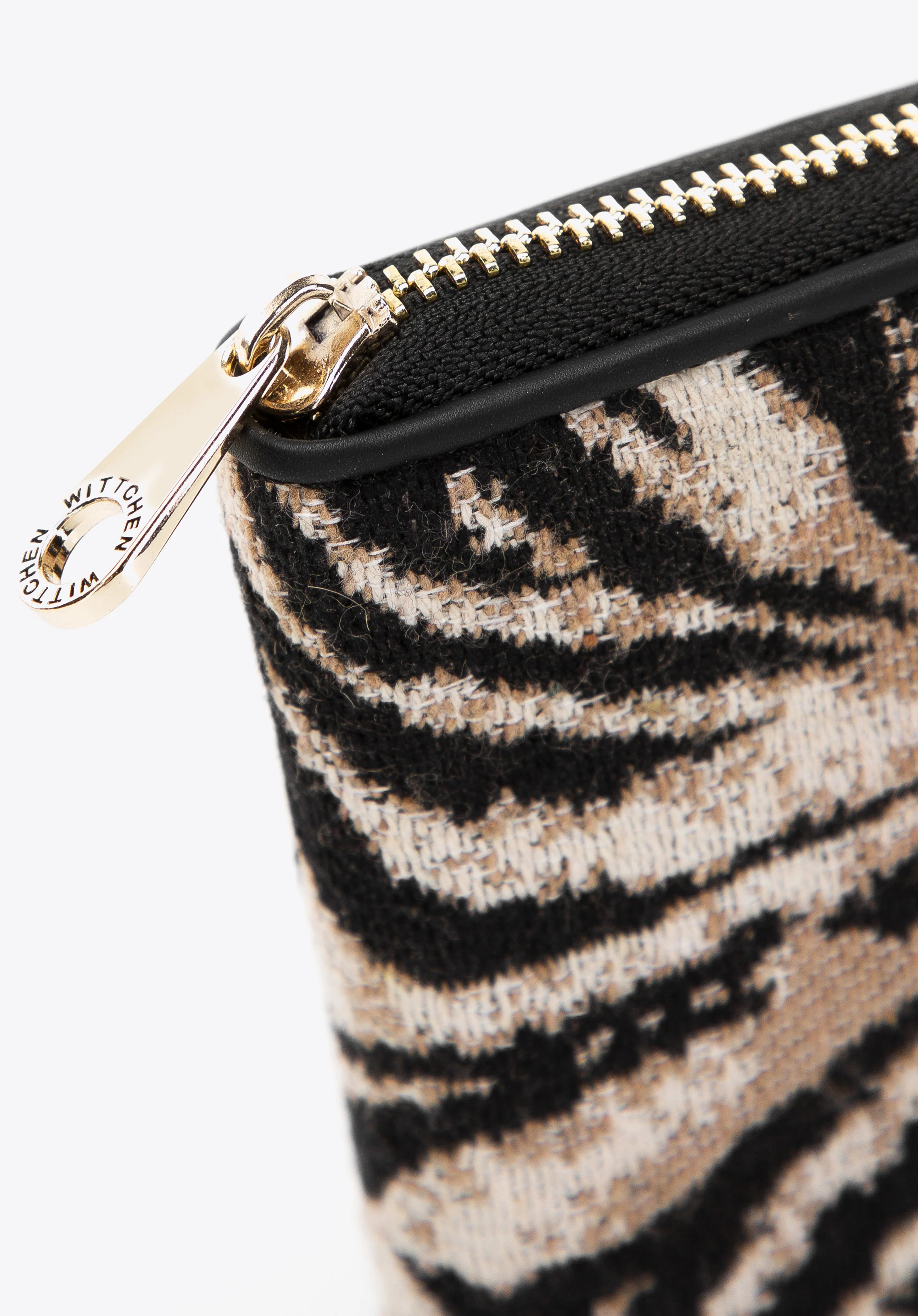 Damski portfel wzorzysty na suwak mały