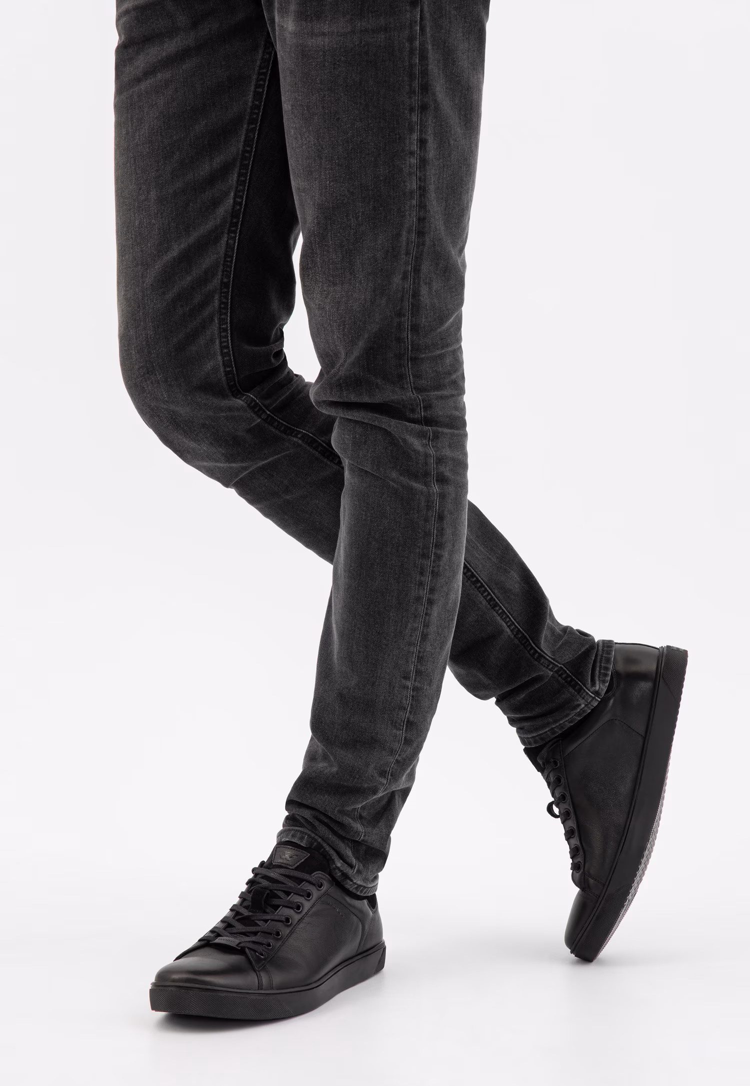 Czarne skórzane trampki męskie ze wstawkami z dwoiny