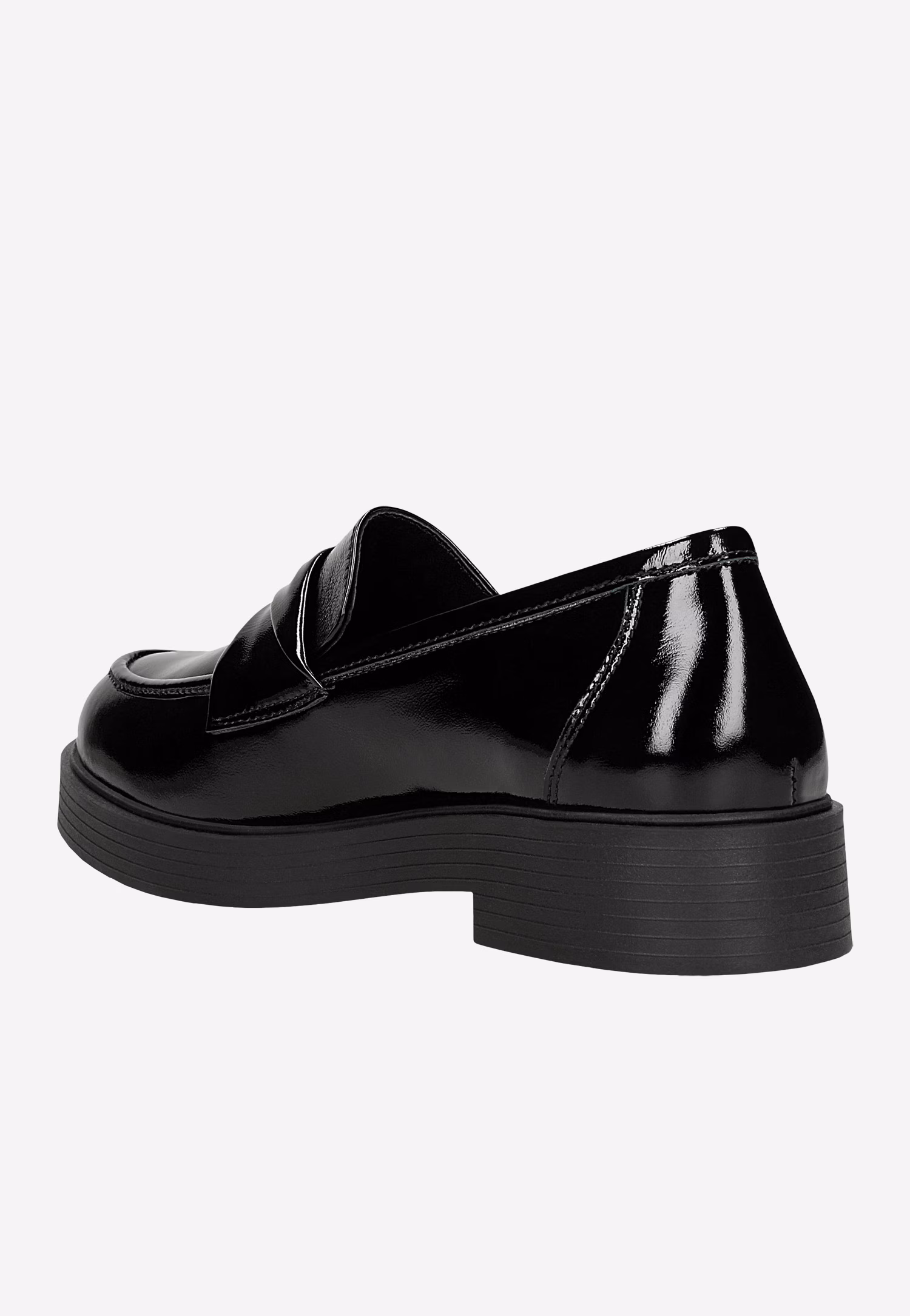 Czarne lakierowane mokasyny typu penny loafers
