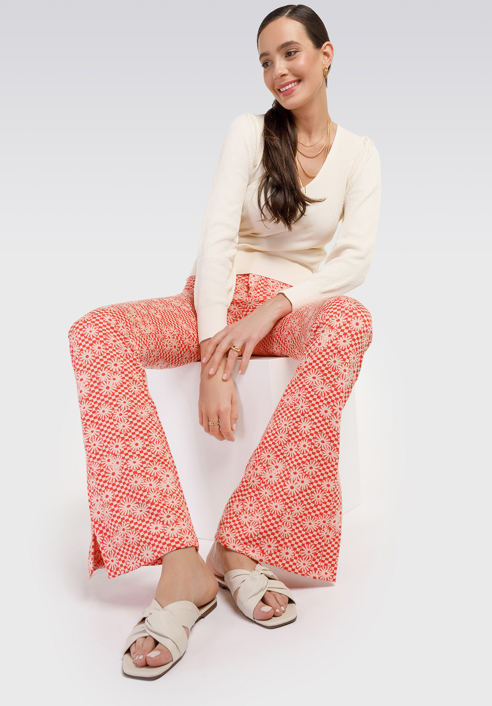 Damskie klapki ze skóry z supełkiem