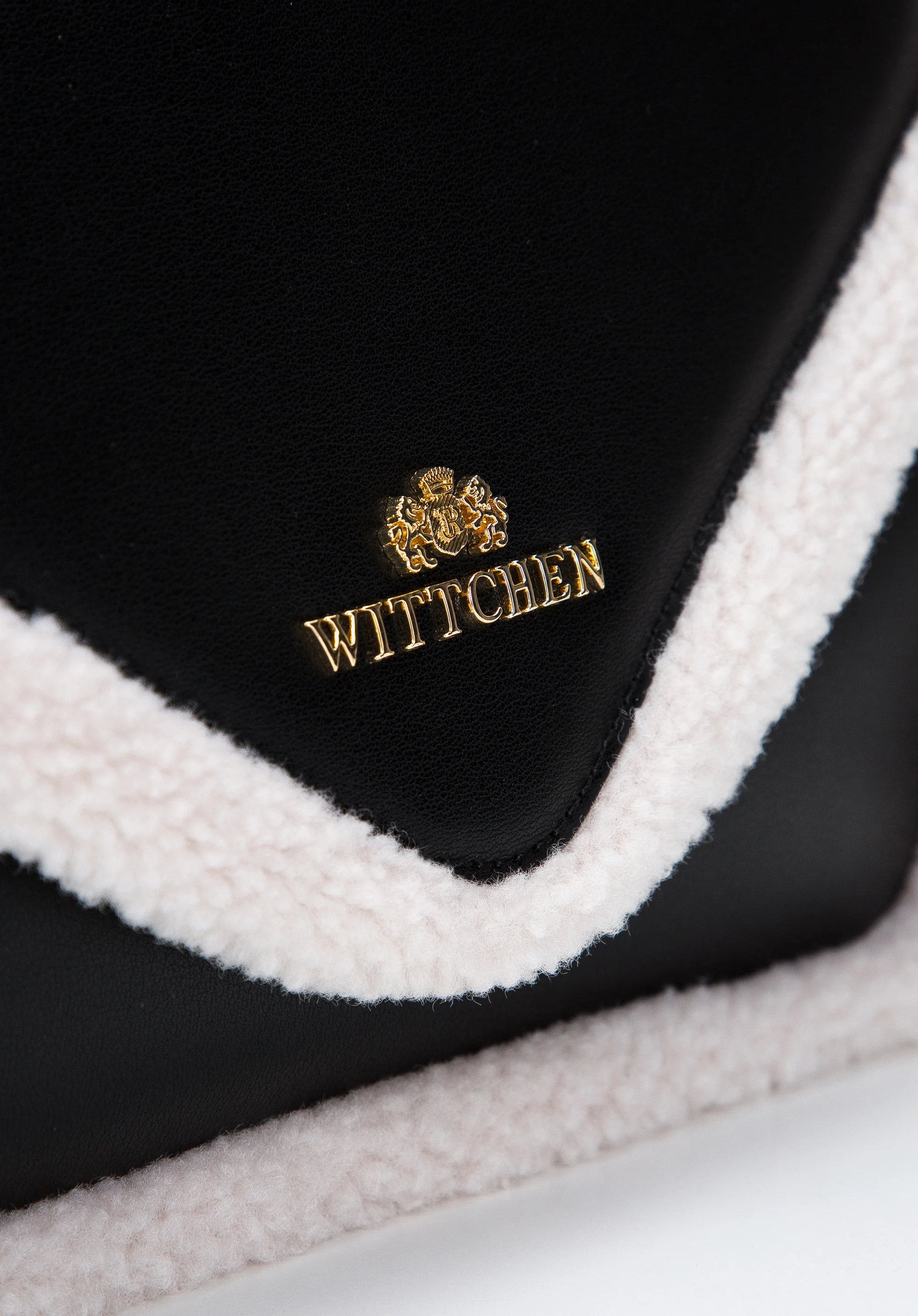 Torebka kuferek skórzana ze sztucznym futerkiem mała