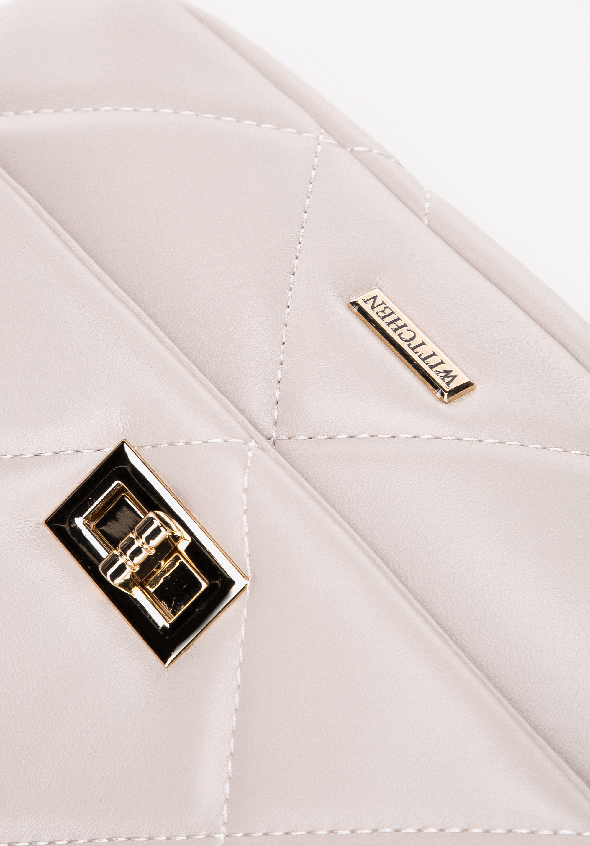 Damska torebka pikowana w kwadraty na łańcuszku mała