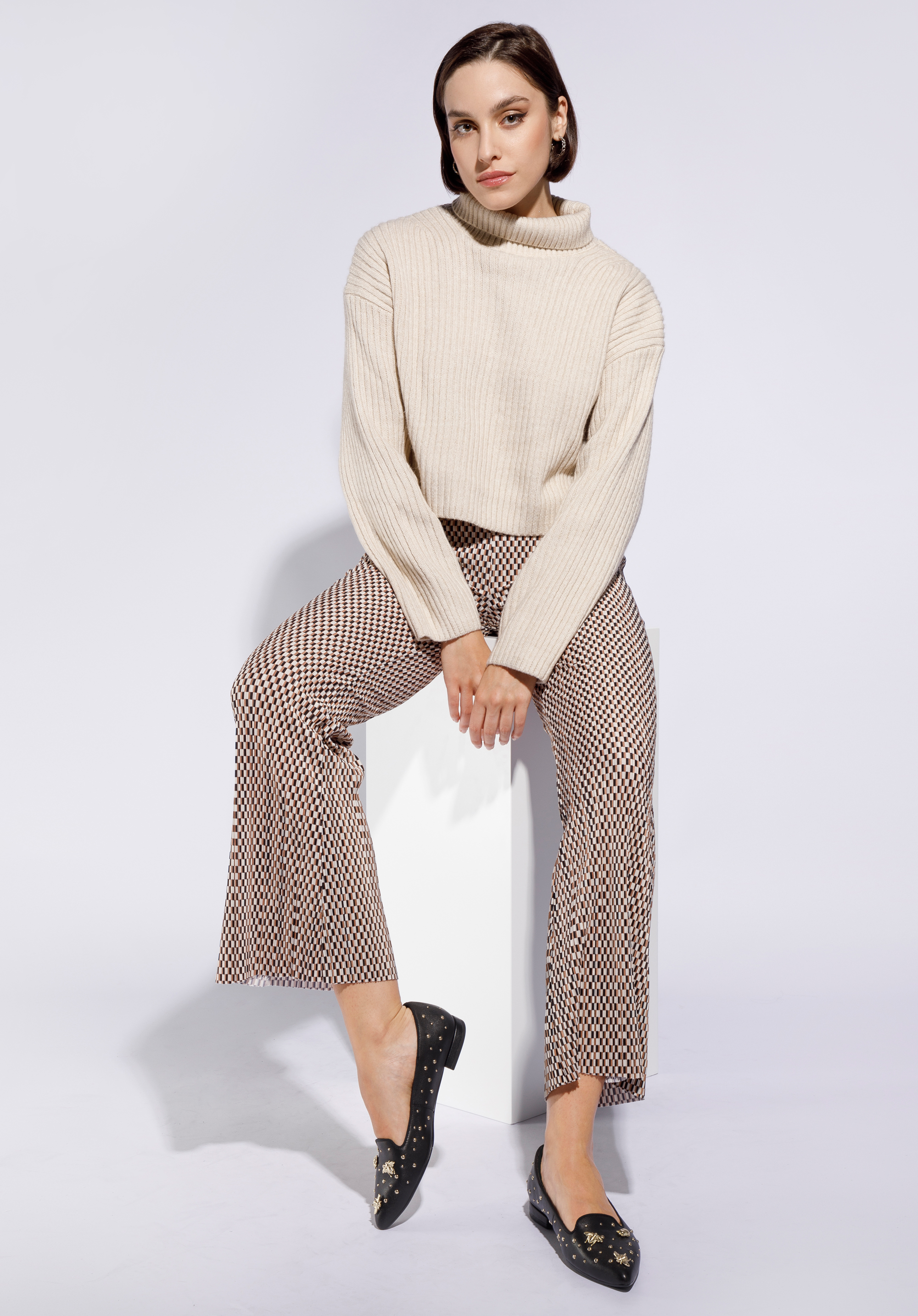 Lordsy skórzane z ćwiekami w kształcie owadów