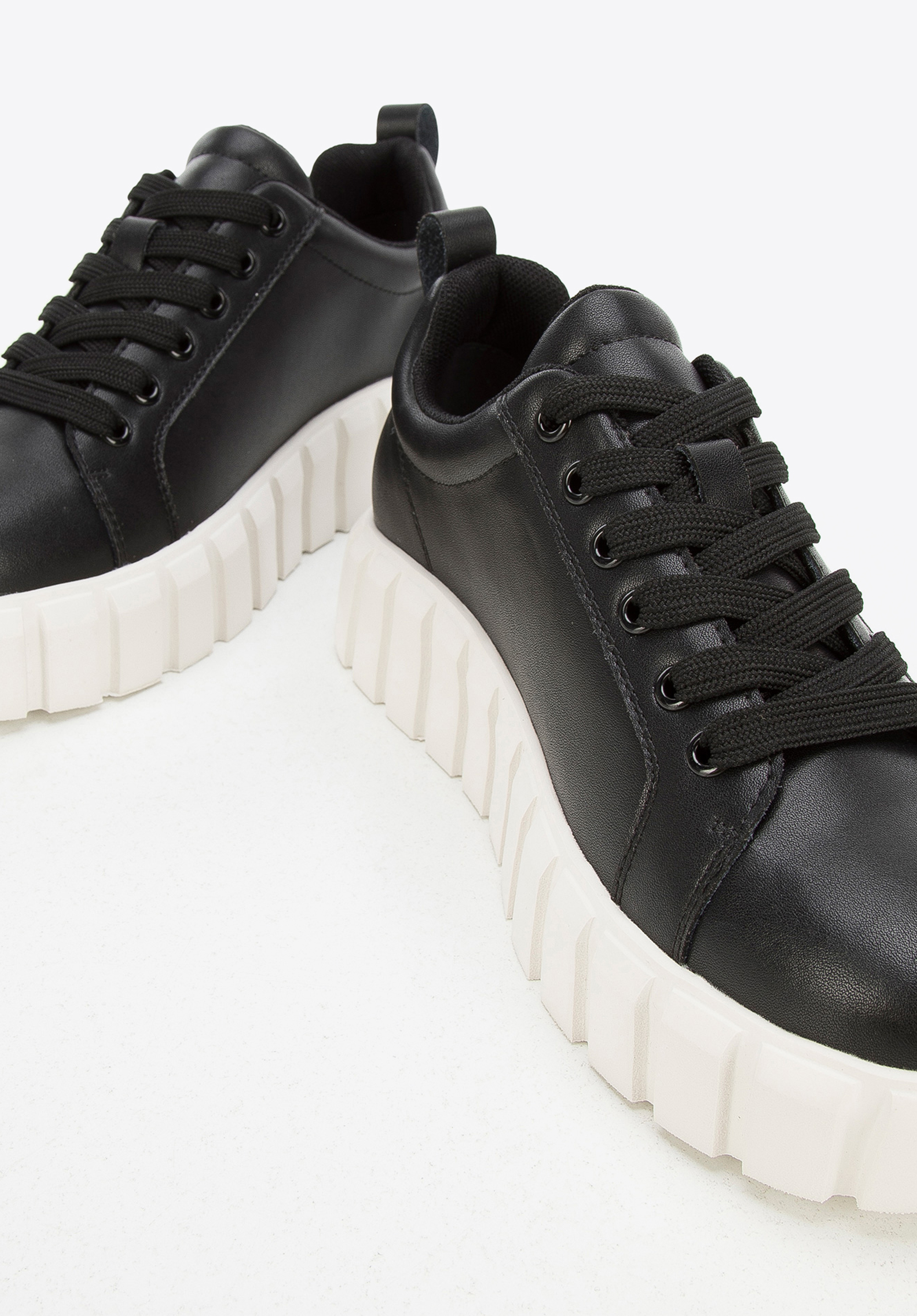 Damskie sneakersy skórzane klasyczne na grubej podeszwie