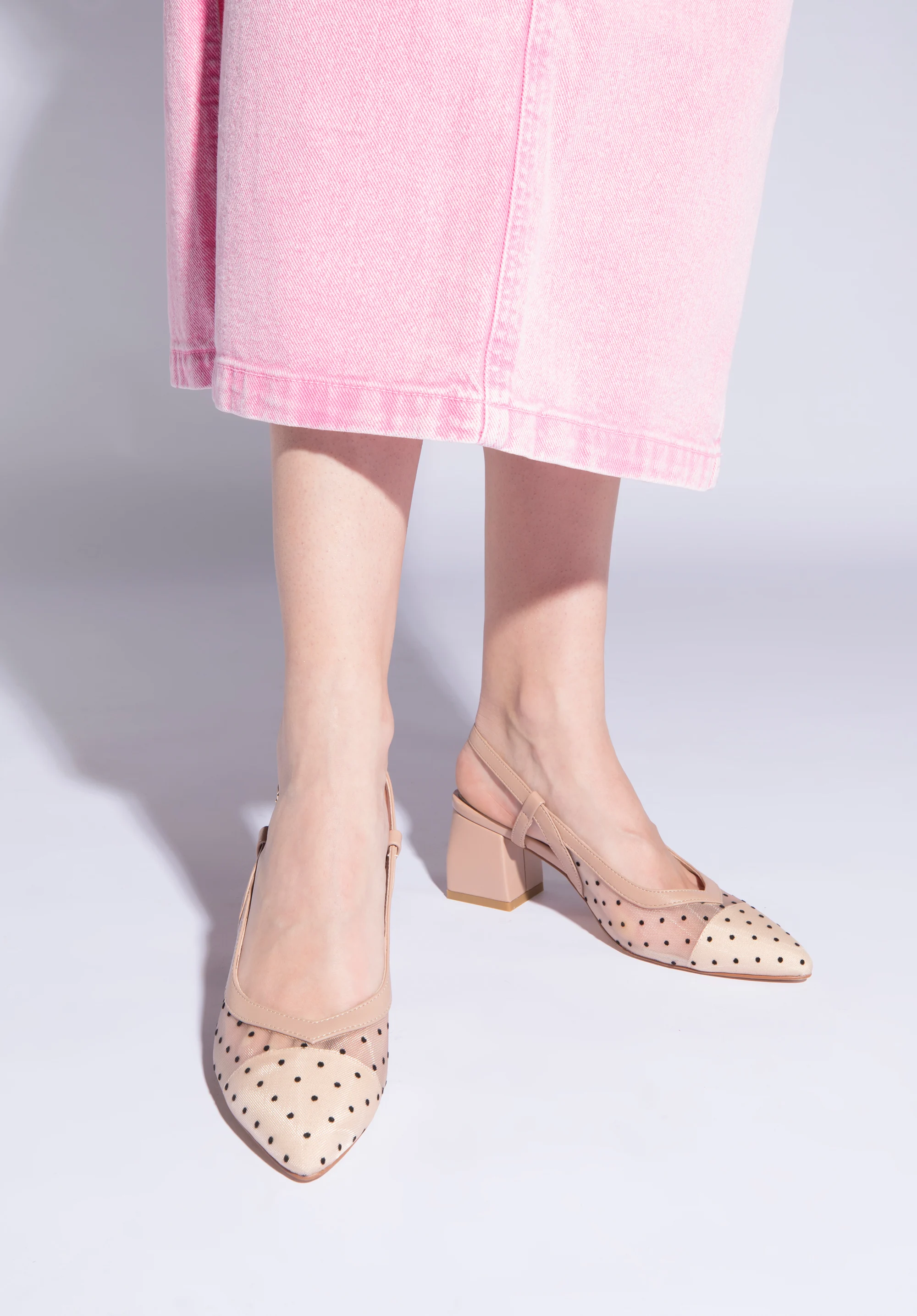 Sandały transparentne w groszki na słupku