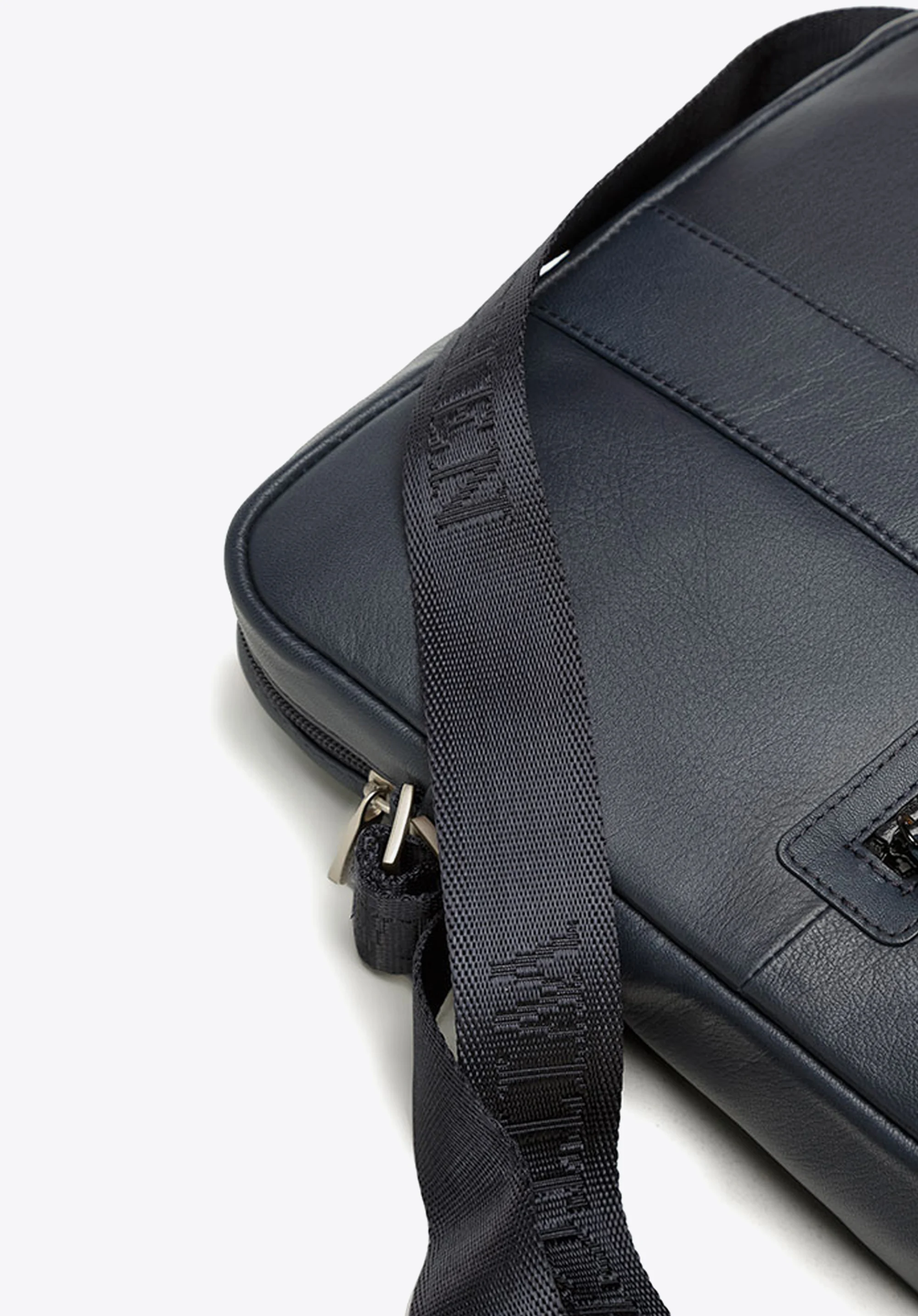 Męska listonoszka skórzana stębnowana średnia