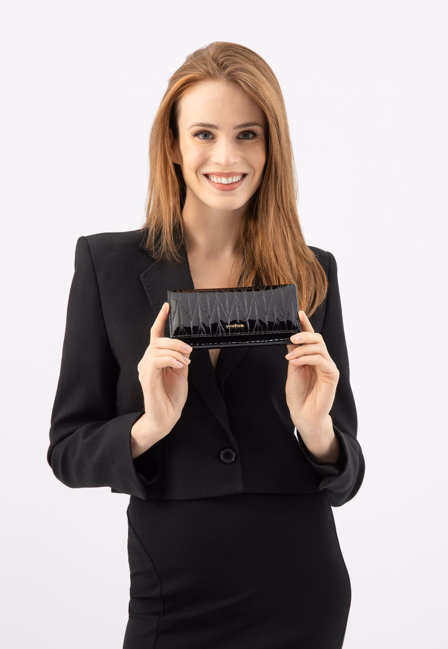 Duży portfel damski z lakierowanej skóry