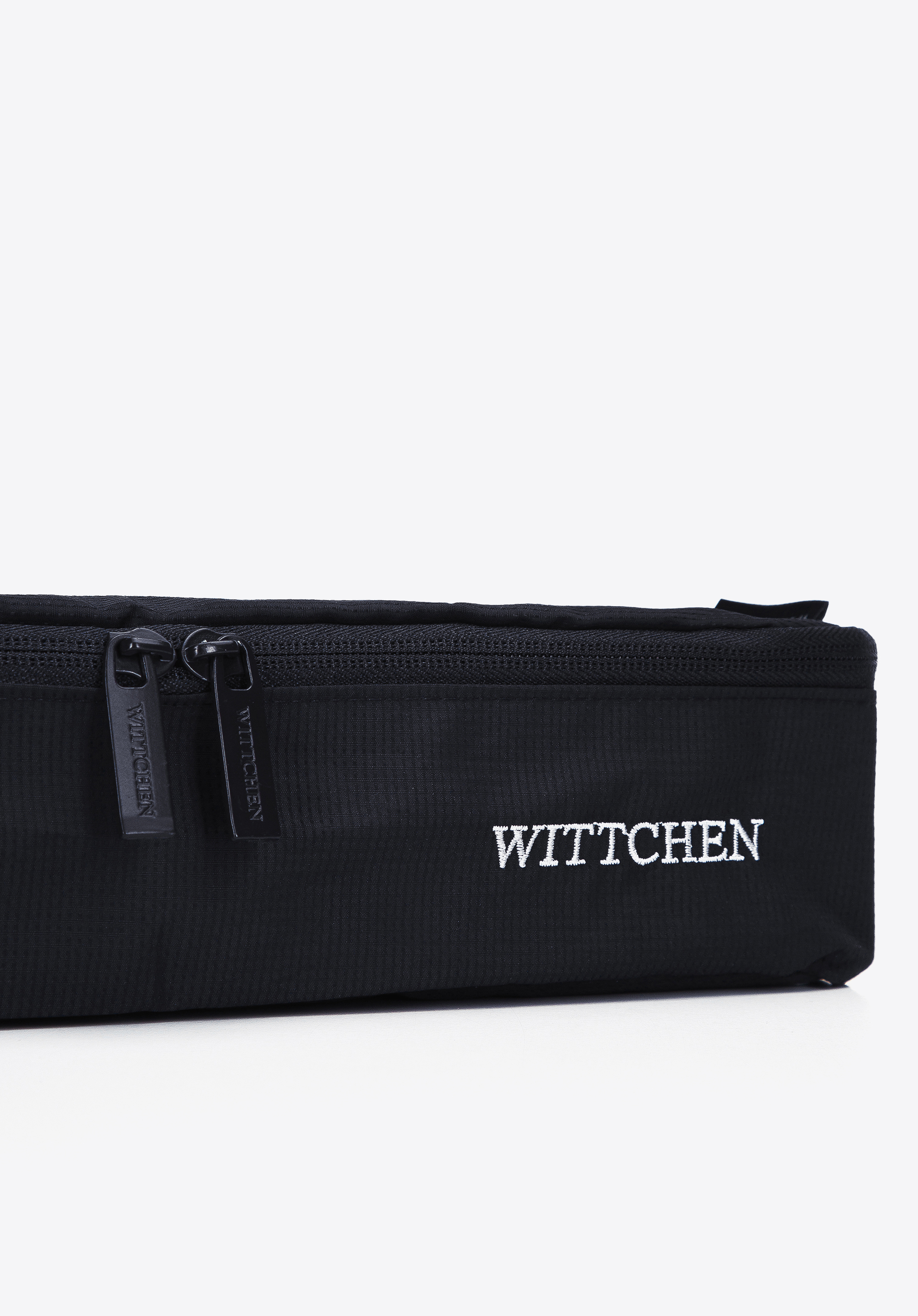 Zestaw organizerów podróżnych z wstawką z siatki