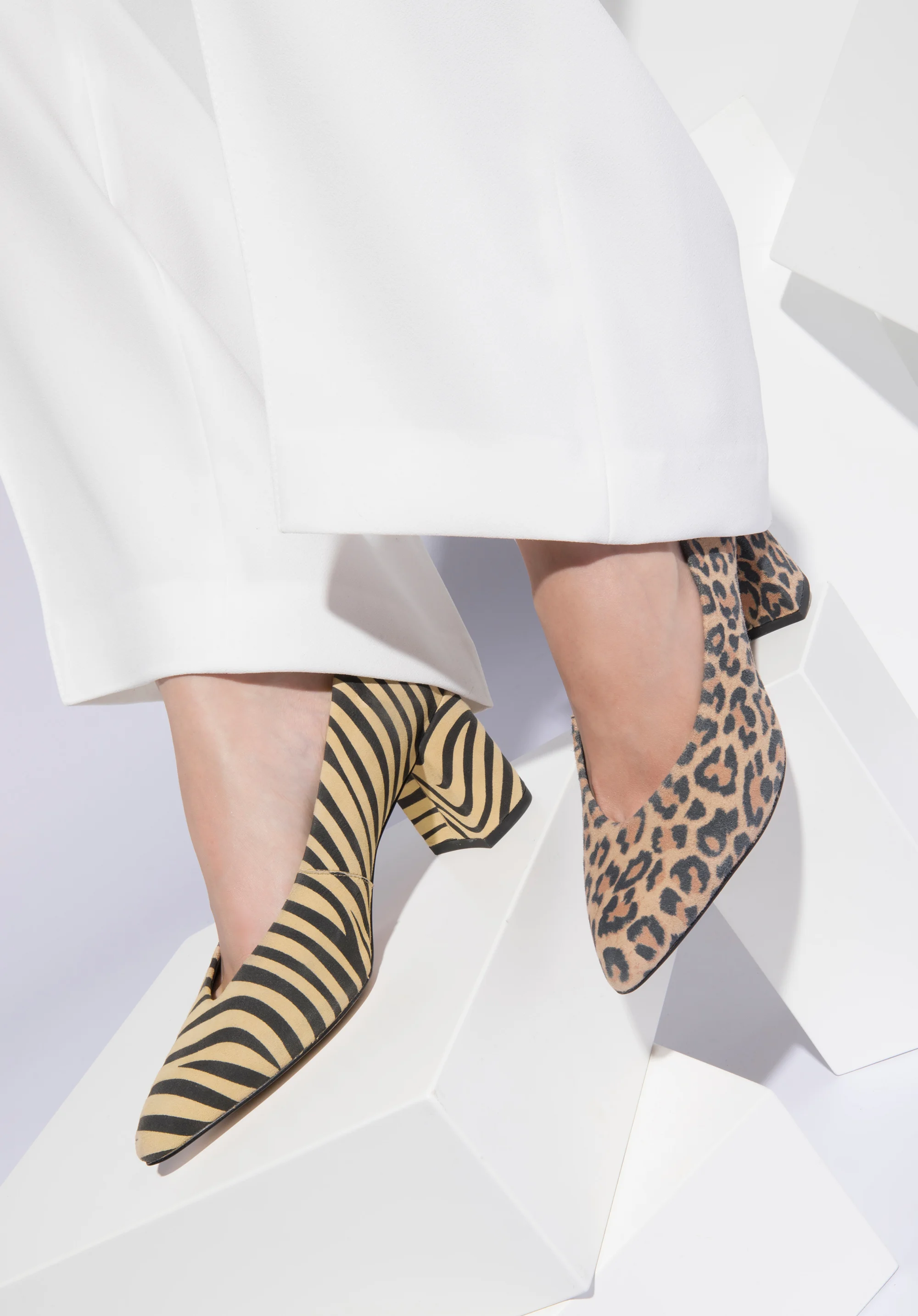 Czółenka zamszowe we wzór zwierzęcy