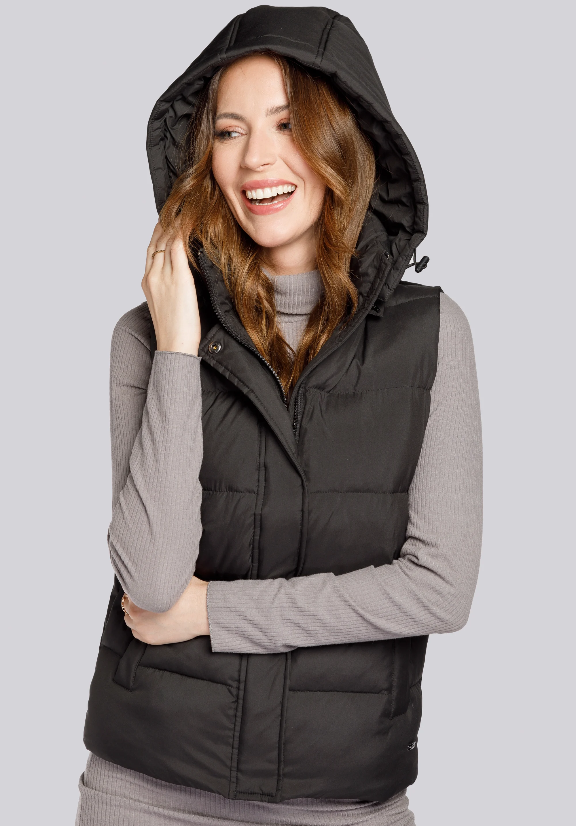 Damska kamizelka pikowana z odpinanym kapturem