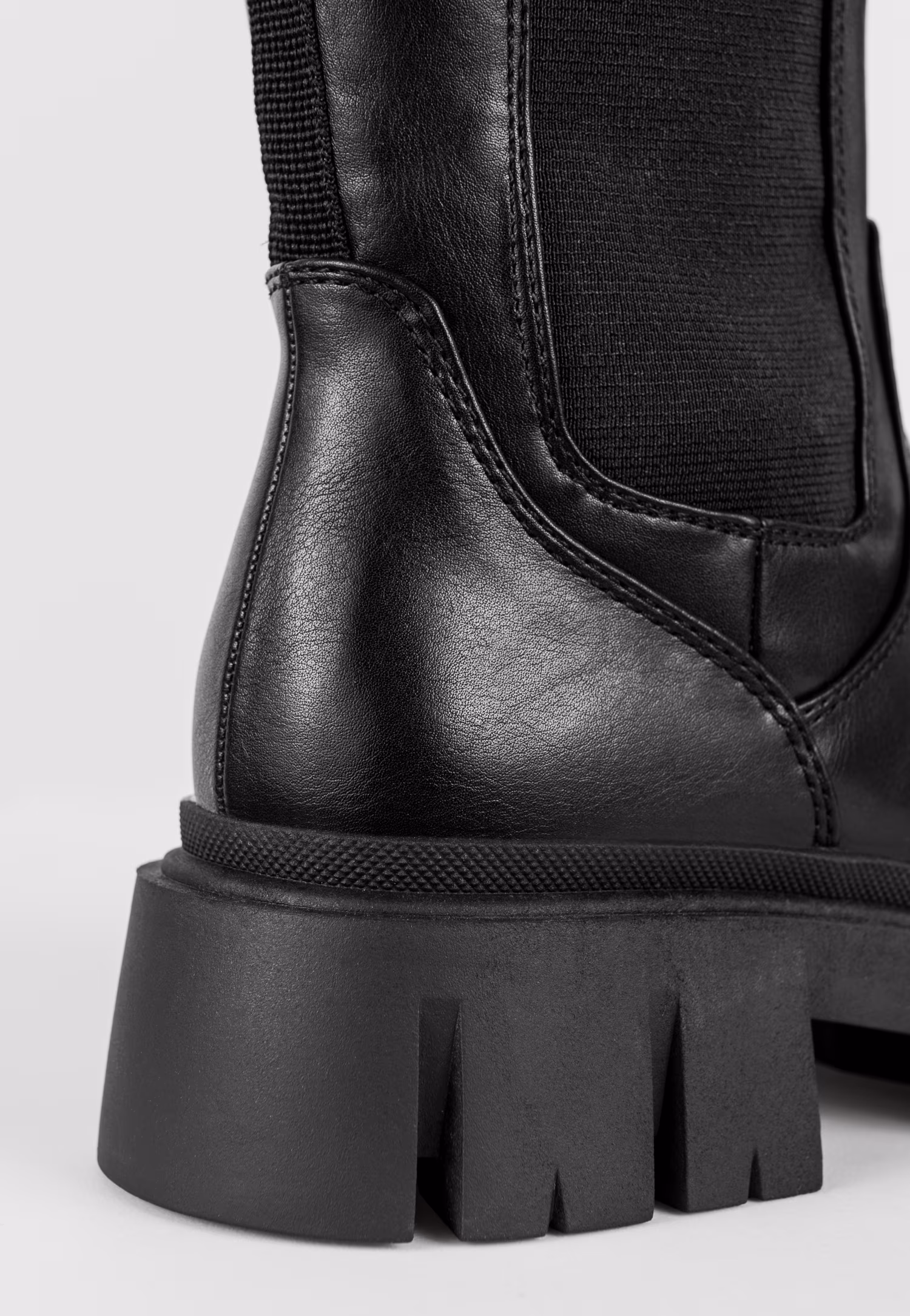 WJS czarne kozaki z elastyczną gumą na boku