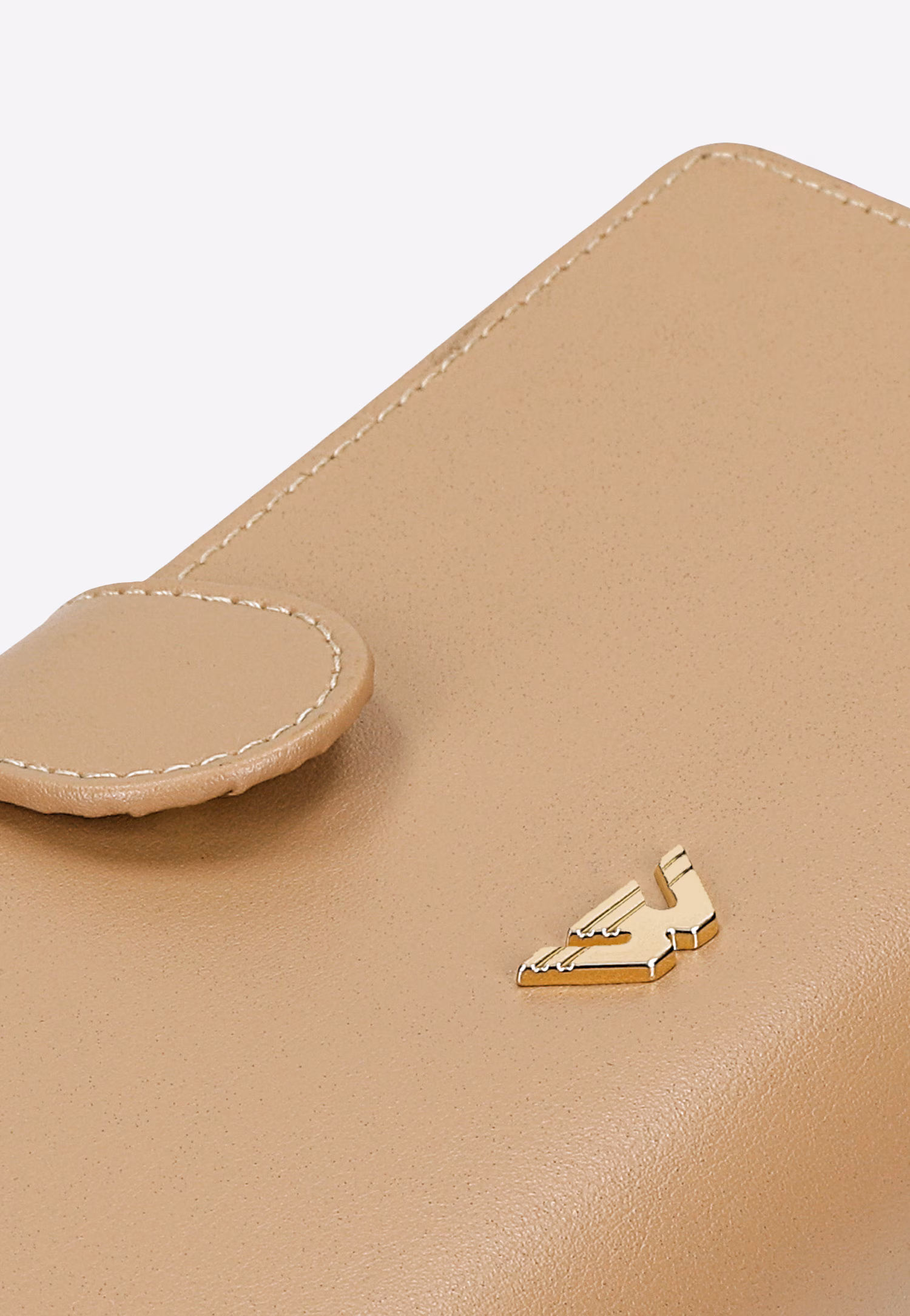 Duży lakierowany portfel damski w kolorze czarnym