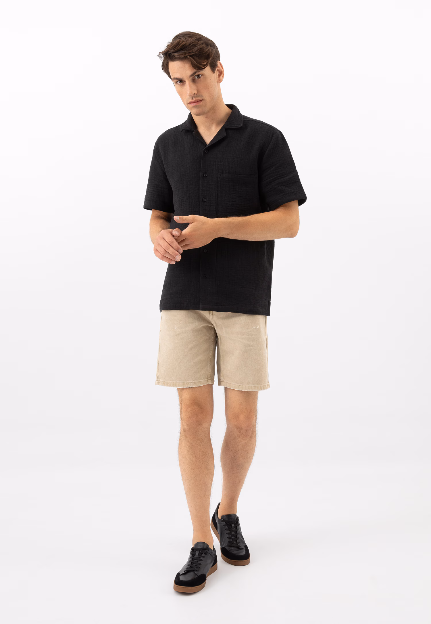 Białe trampki męskie z szarymi wstawkami