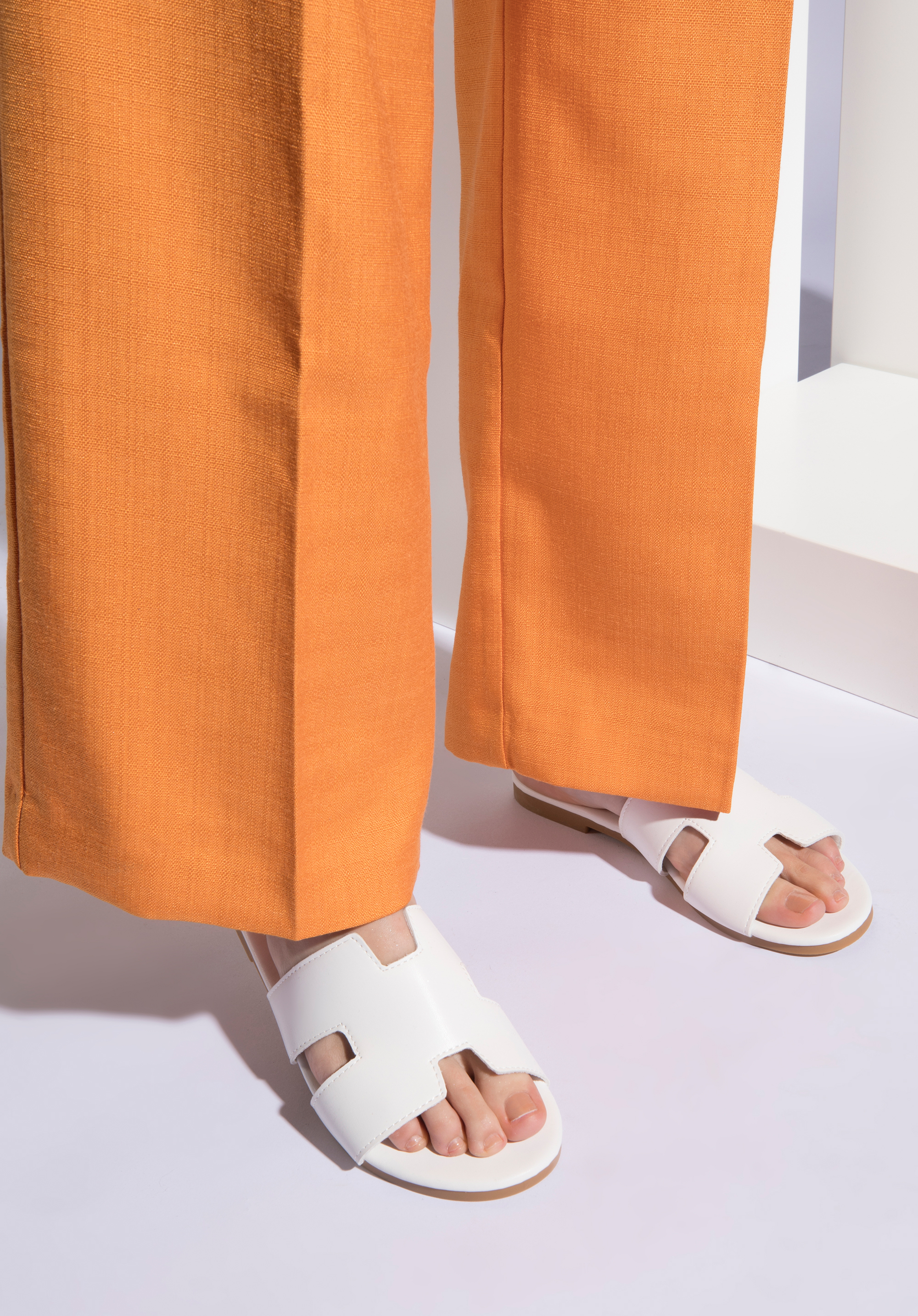 Damskie klapki z przodem w literę H