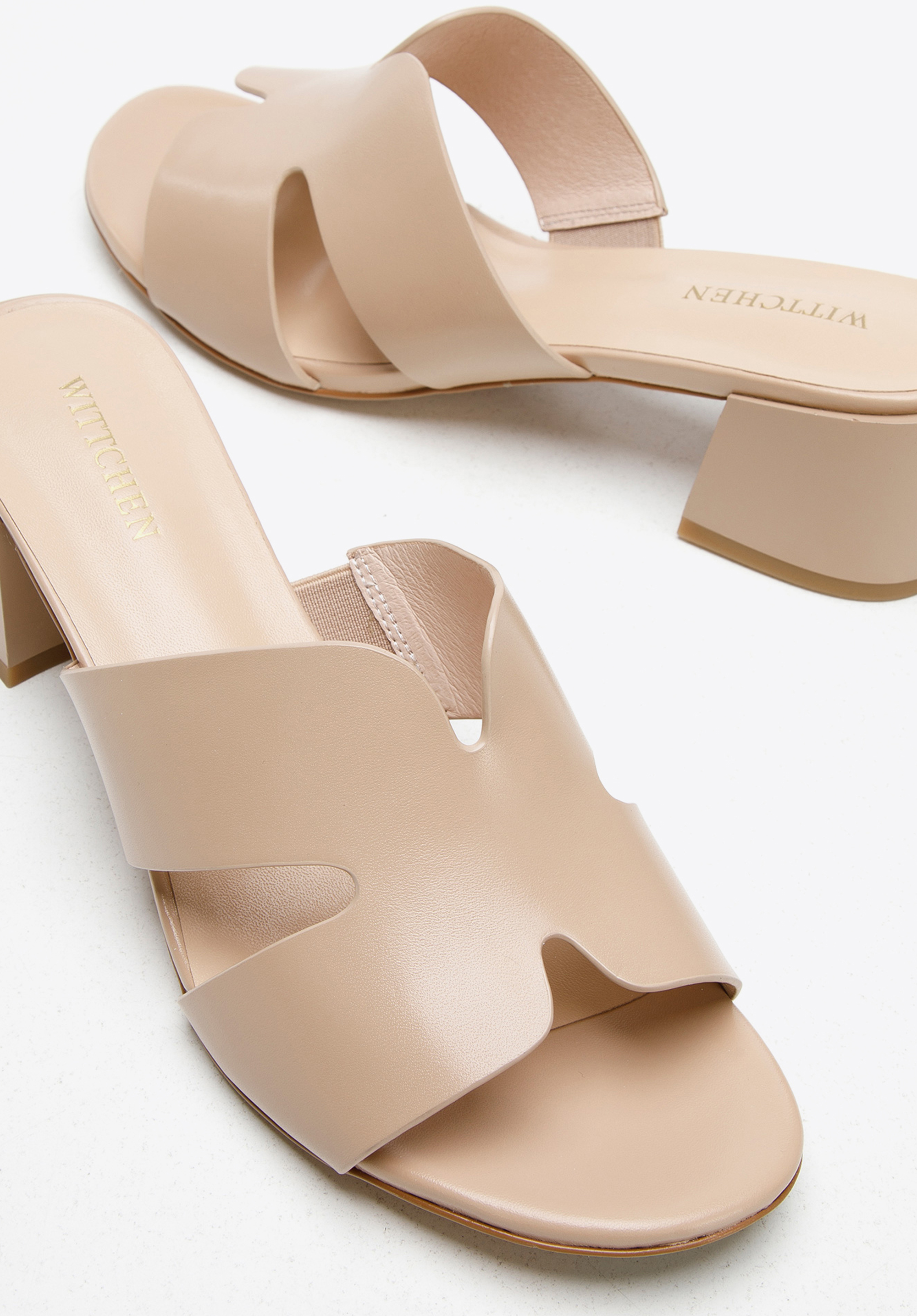 Damskie klapki skórzane proste na słupku