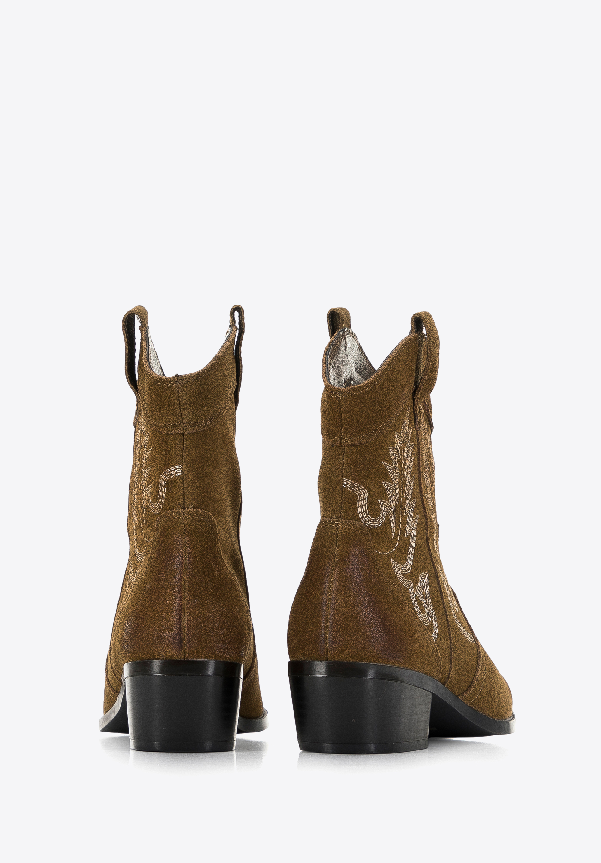 Damskie kowbojki zamszowe z haftem krótkie