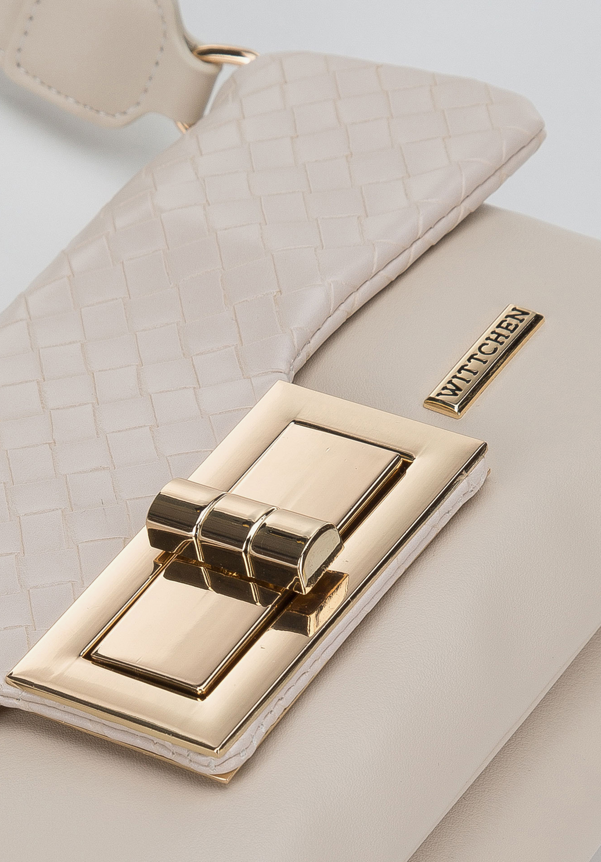 Torebka z ekoskóry z dużą klamrą