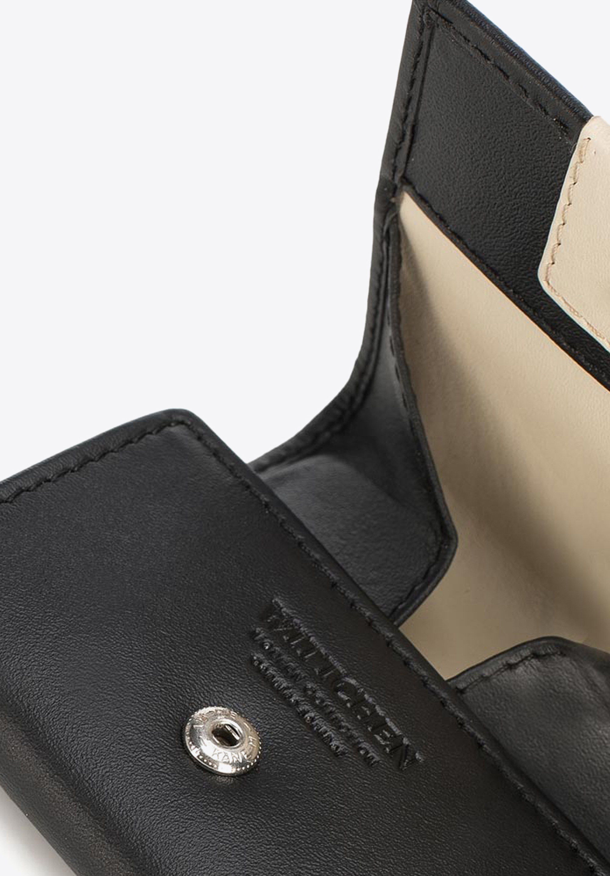 Bilonówka skórzana z naszywką z logo