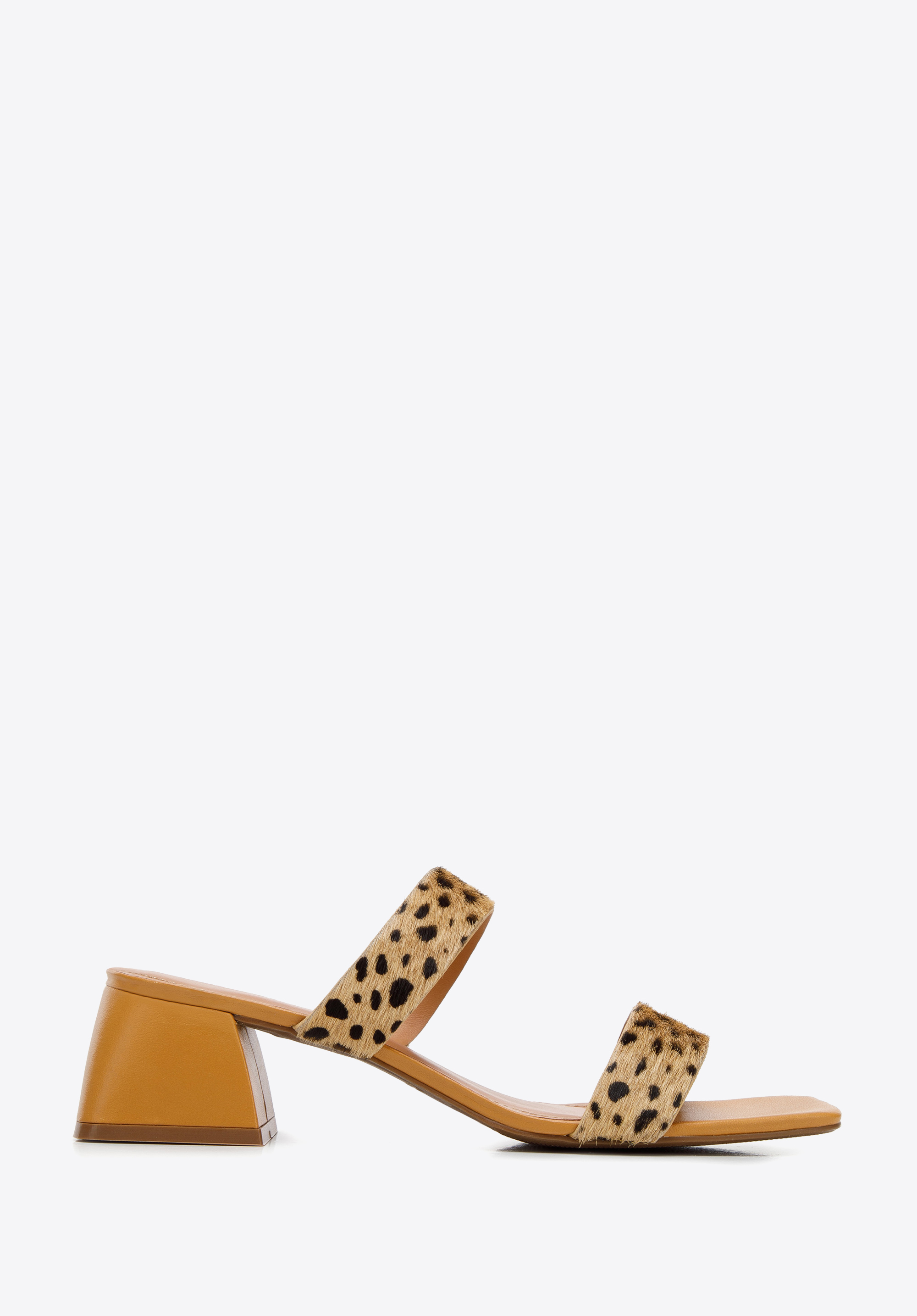 Damskie klapki skórzane z cienkimi paskami