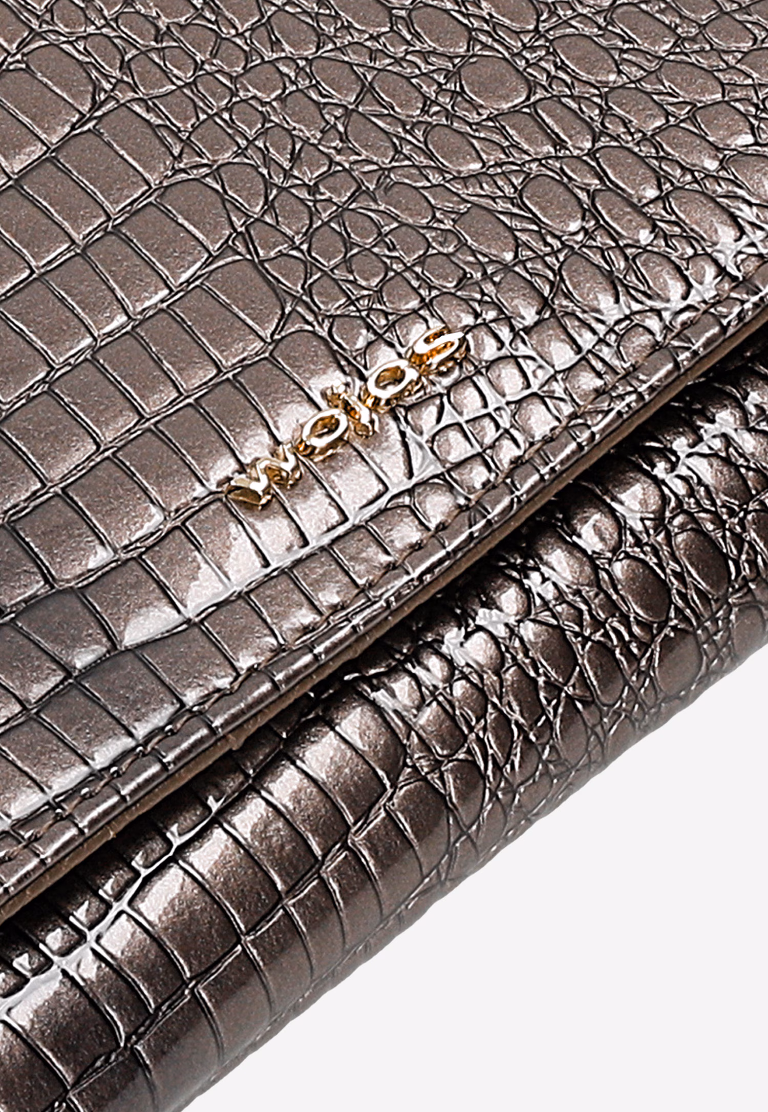 Beżowy portfel damski lakierowany