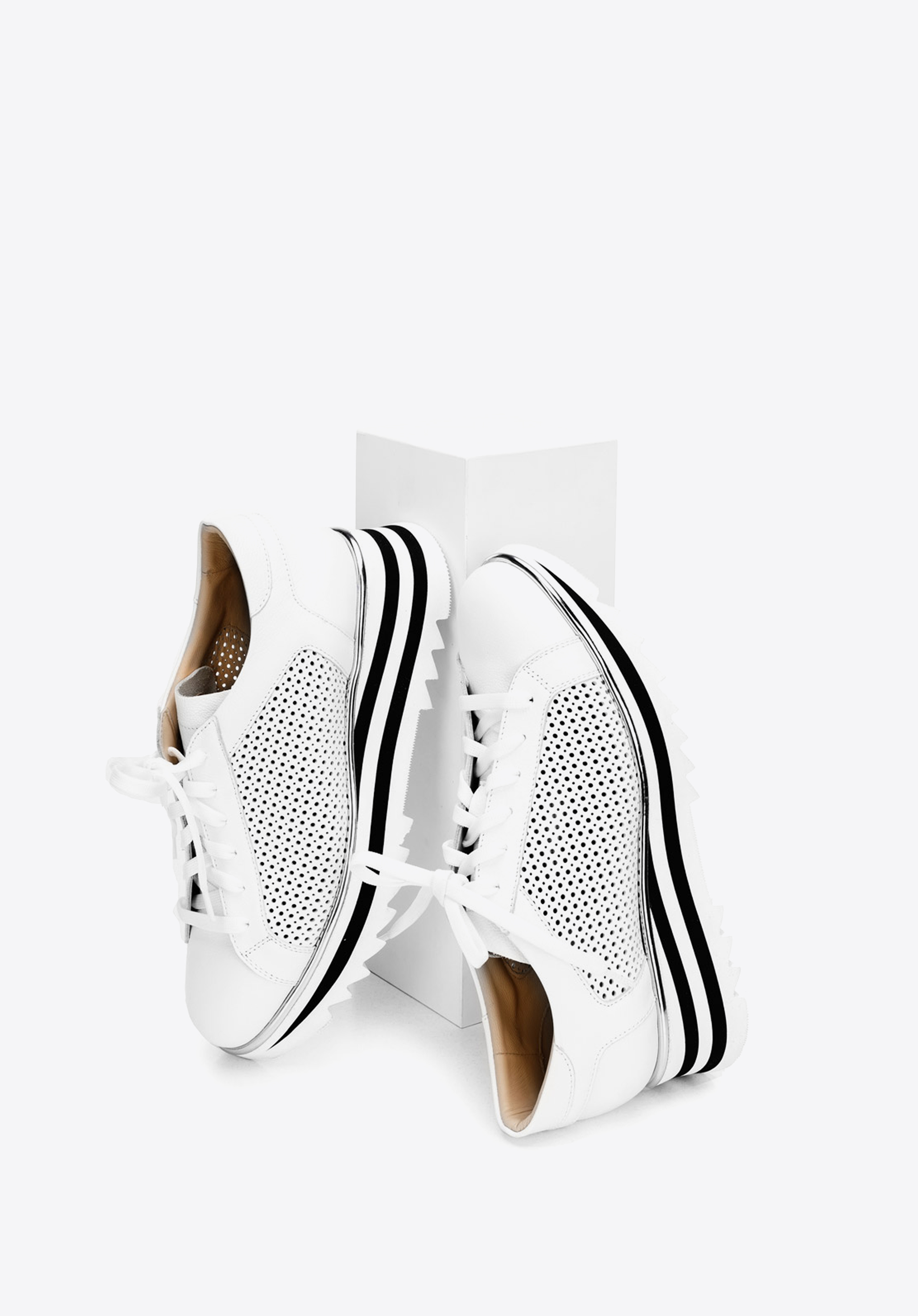 Damskie sneakersy ze skóry perforowanej