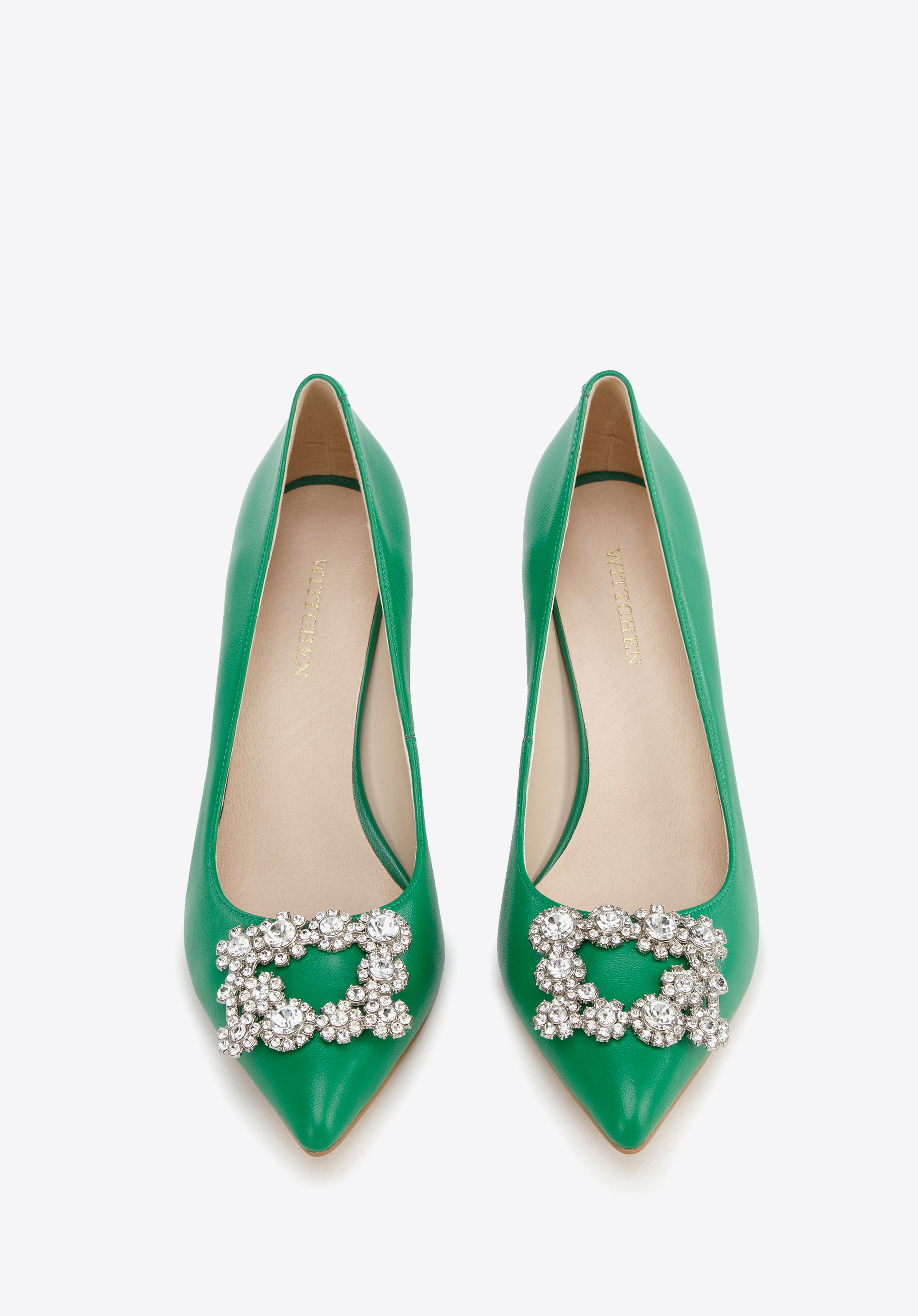 Szpilki skórzane z błyszczącą klamrą