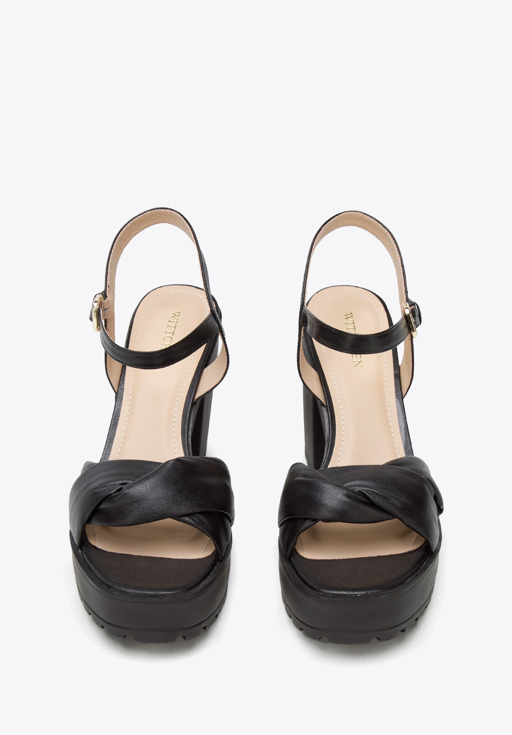 Sandały skórzane z miękkim paskiem na platformie