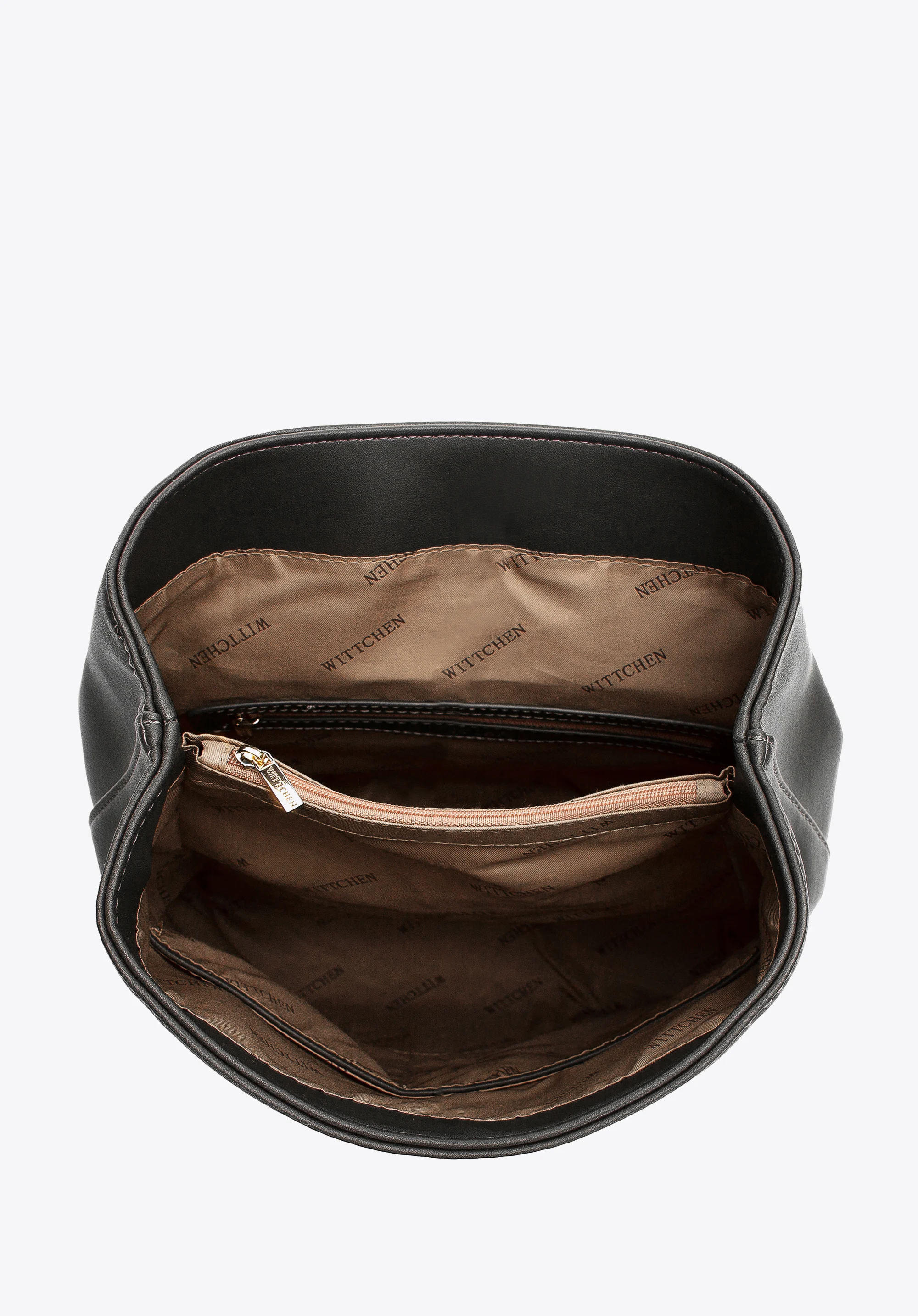 Damski plecak z ekoskóry z pionowymi kieszeniami