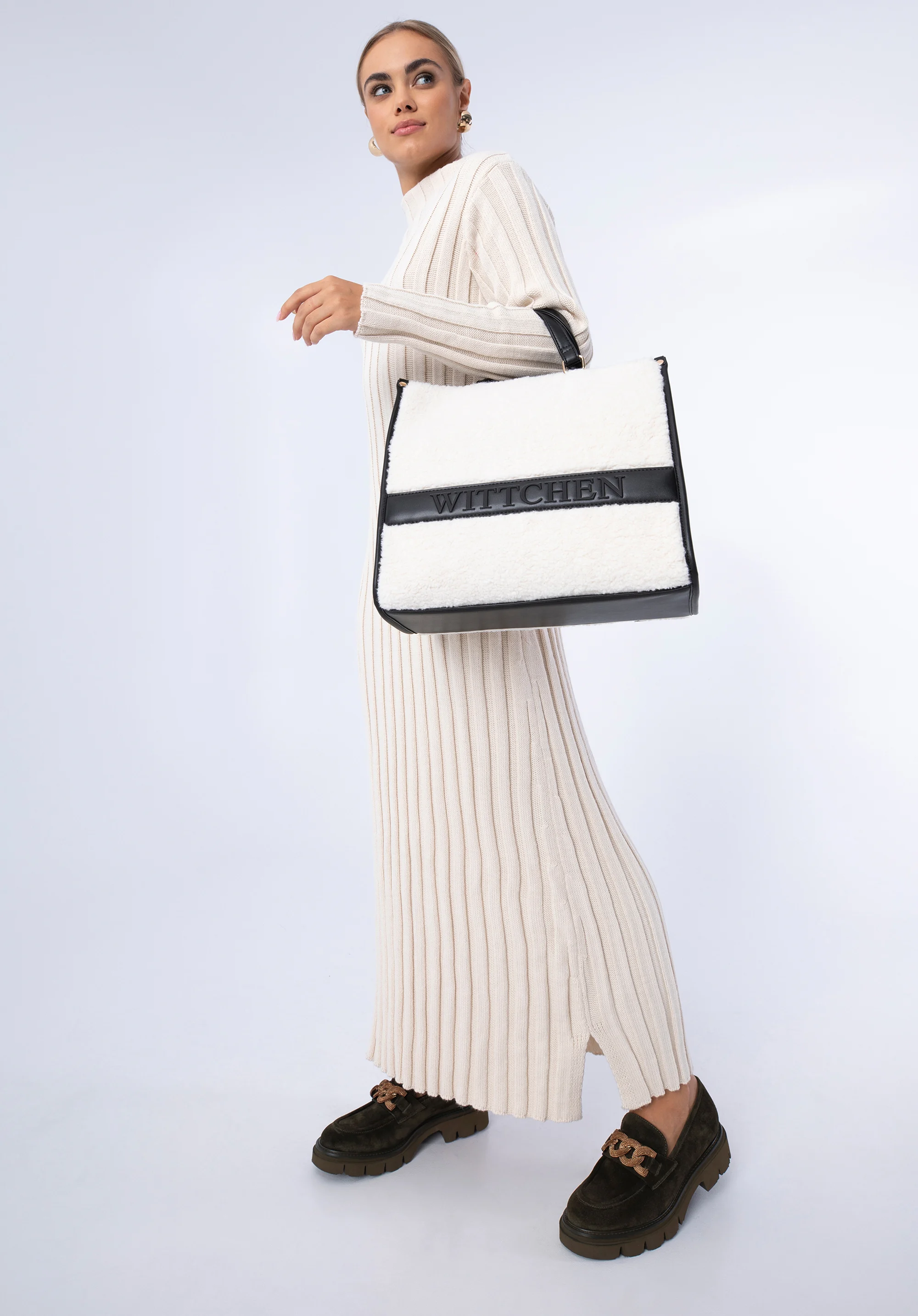 Torebka kuferek ze wstawkami ze sztucznego futerka