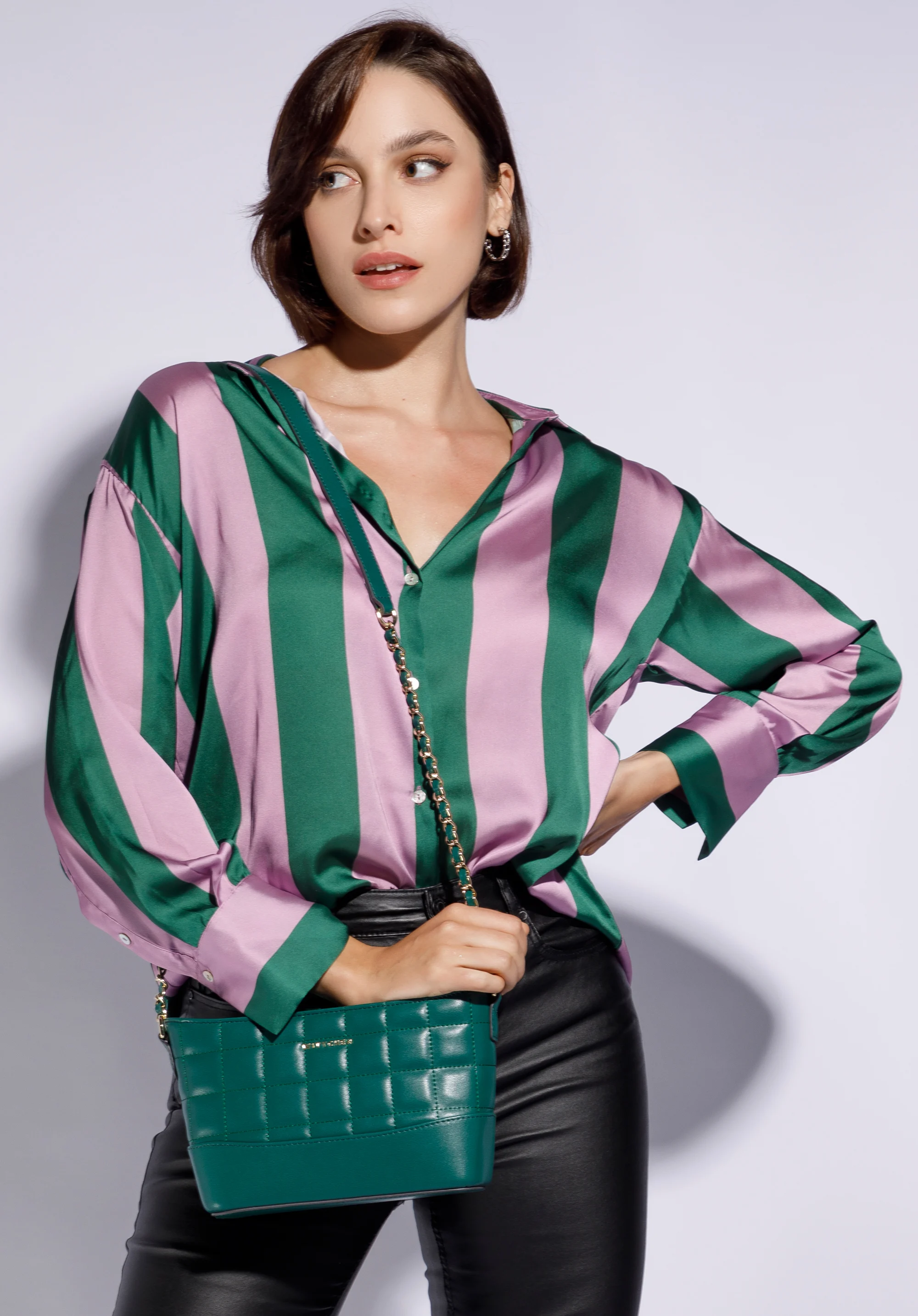 Damska listonoszka z pikowanej skóry na łańcuszku