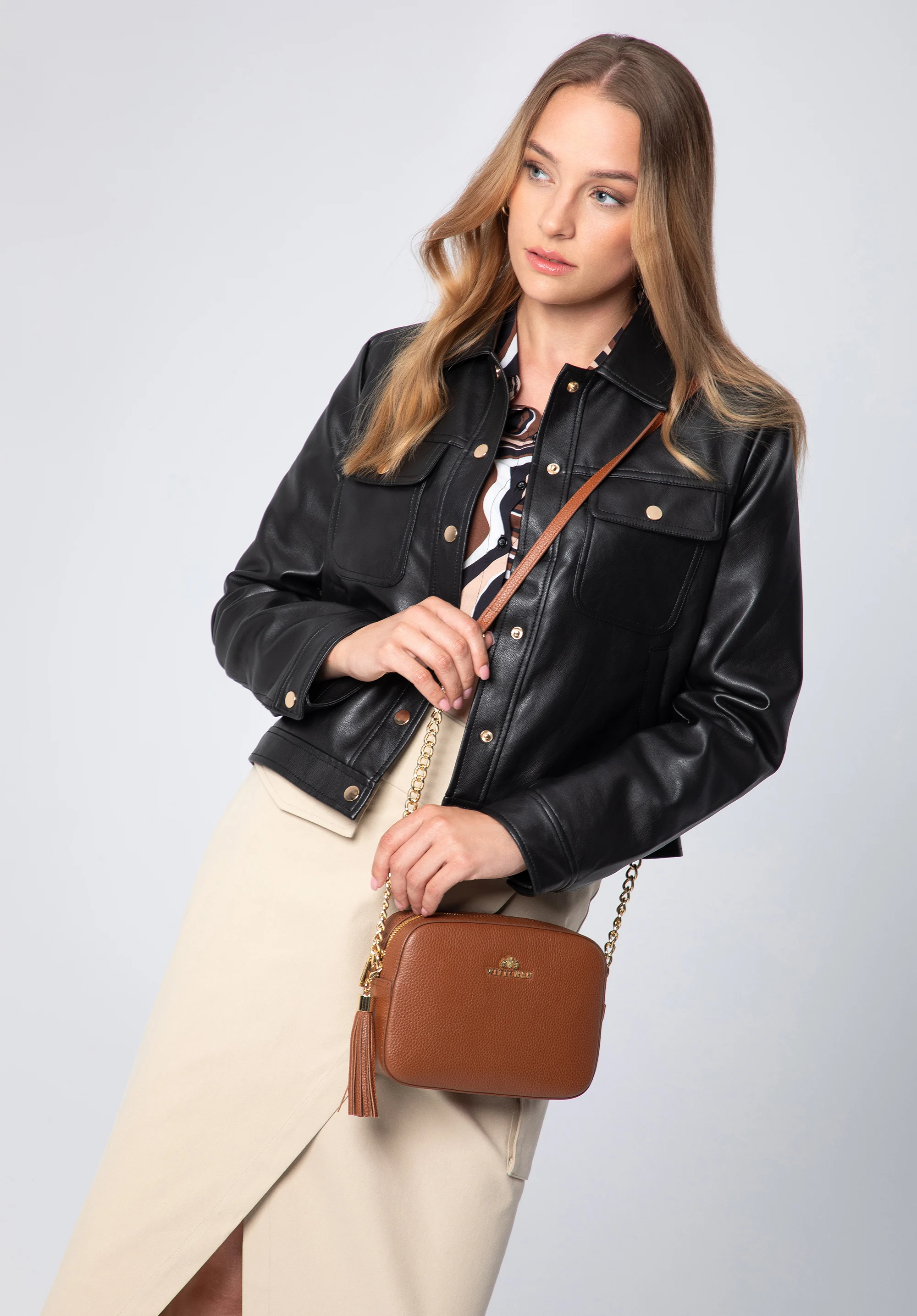 Damska listonoszka skórzana pudełkowa na łańcuszku