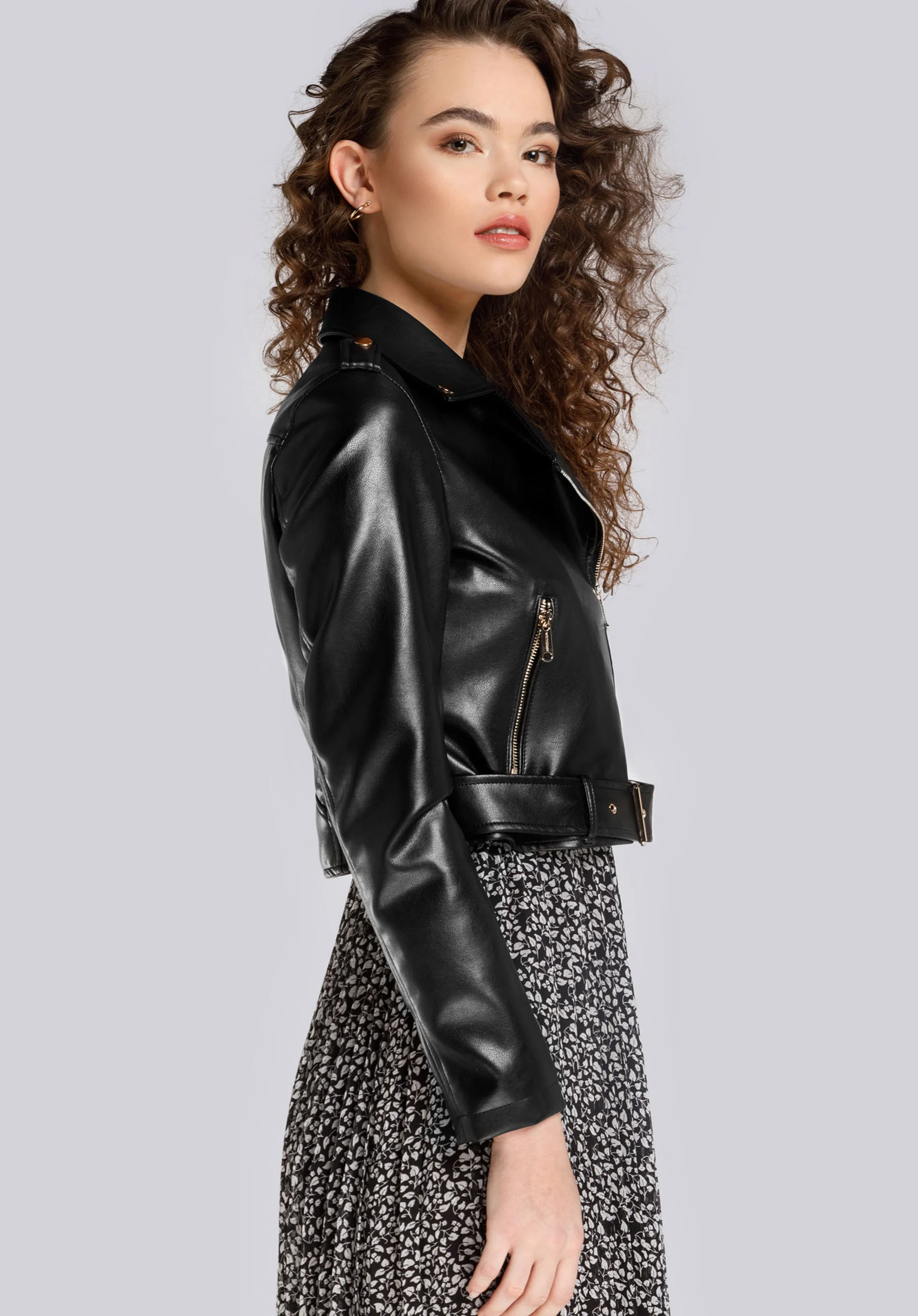 Damska ramoneska o fasonie cropped