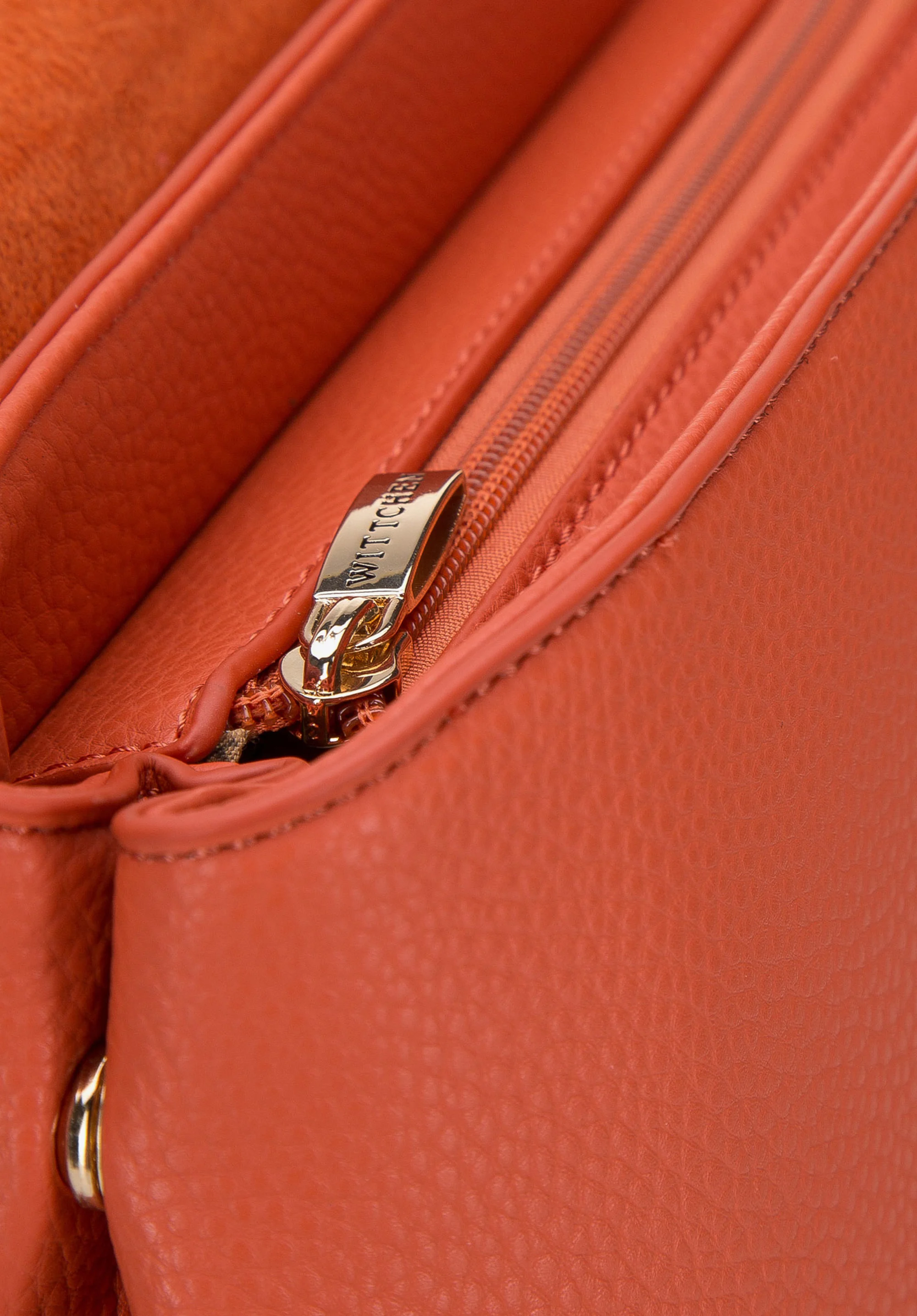 Damski plecak z kłódką