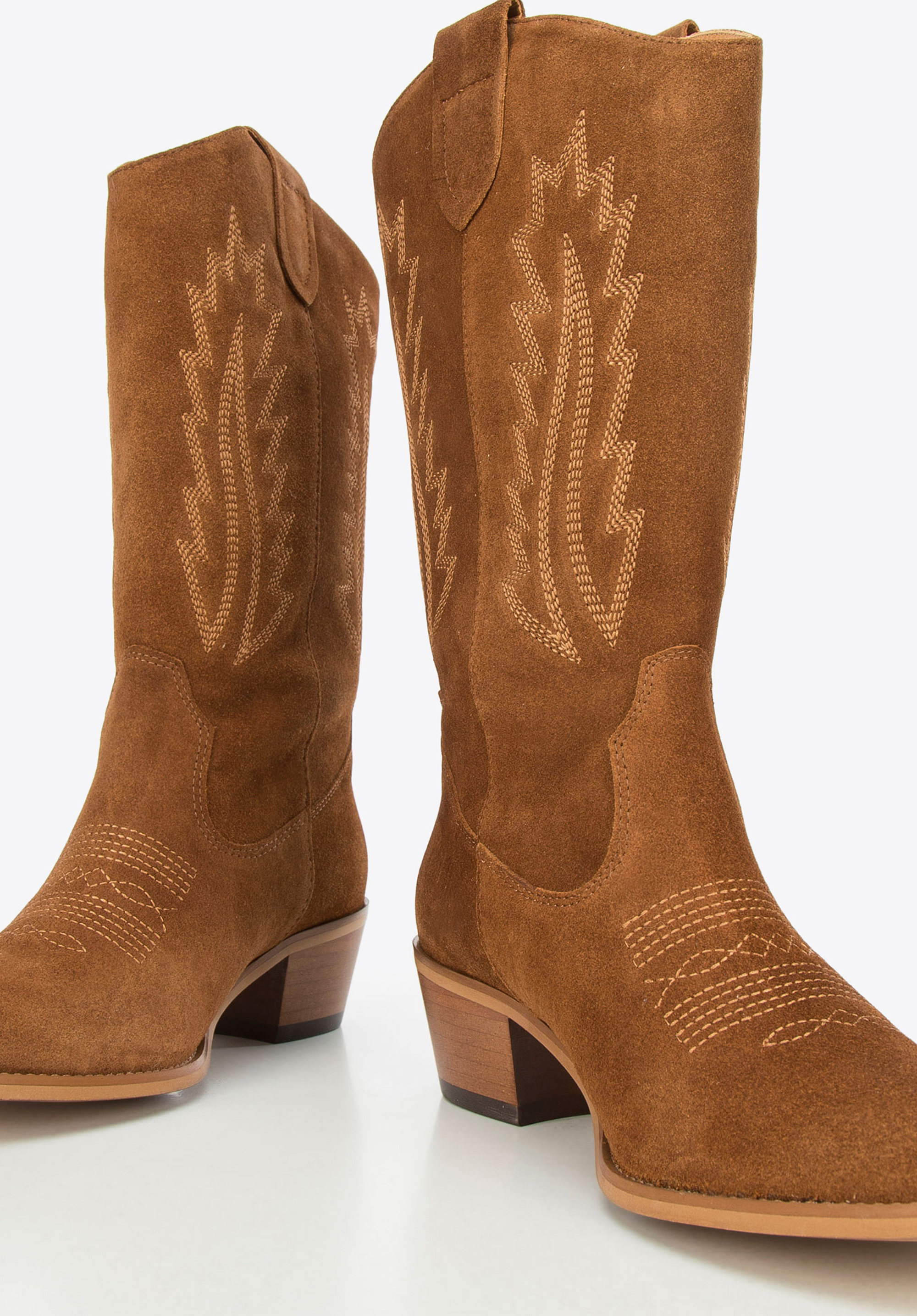 Kowbojki zamszowe haftowane wysokie