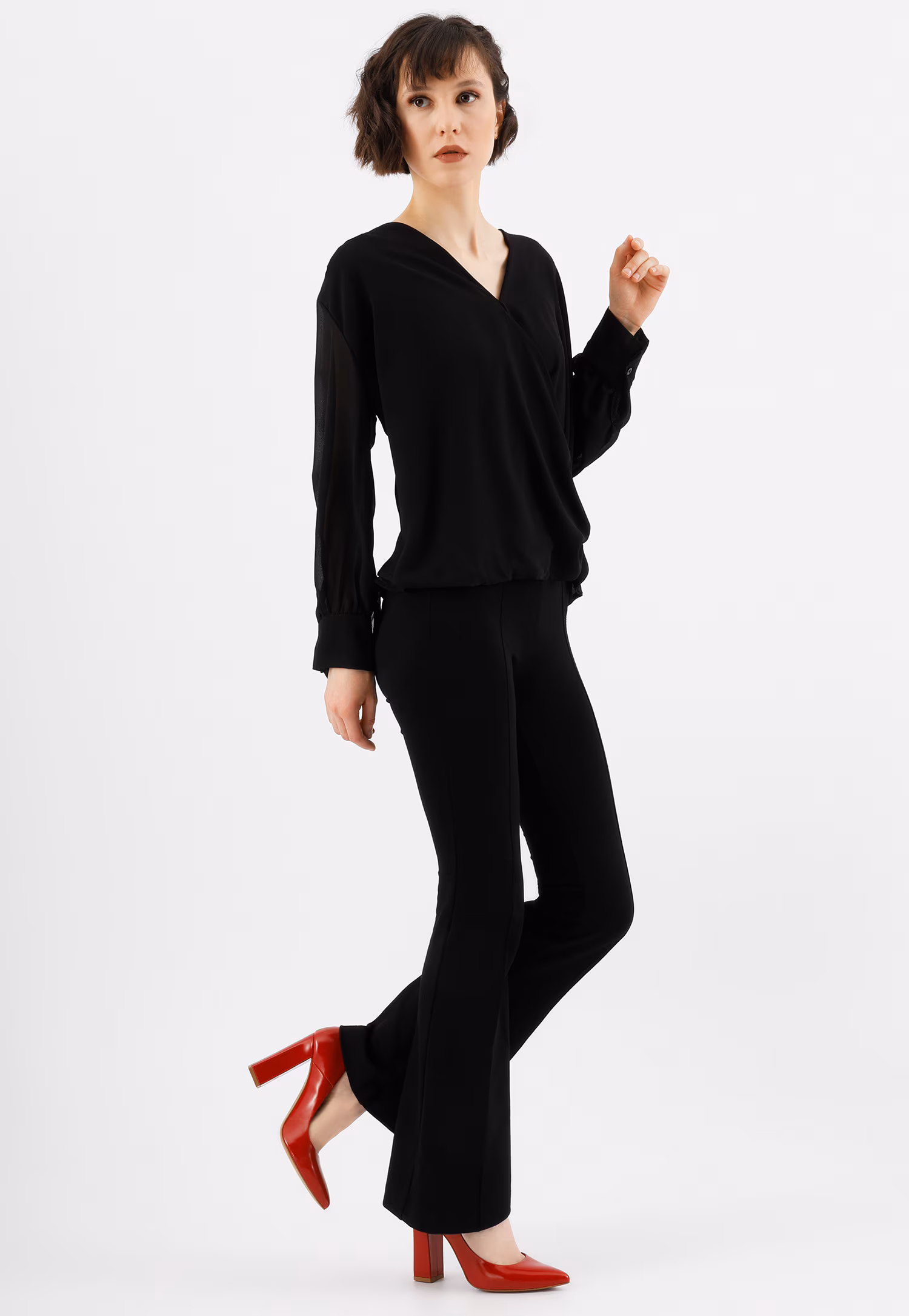 Czarne czółenka damskie na wysokim słupku