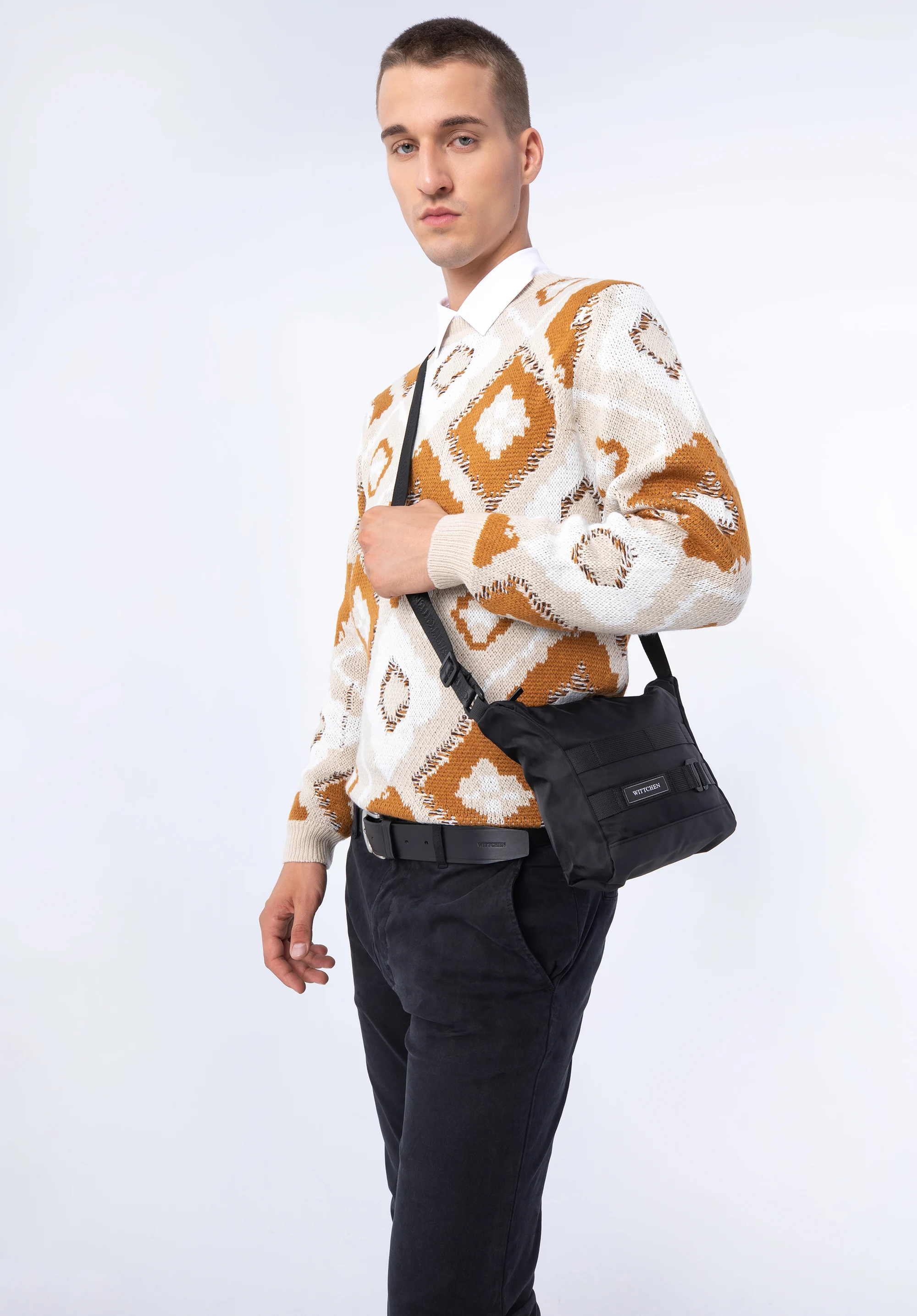 Męska listonoszka z paskiem z przodu mała