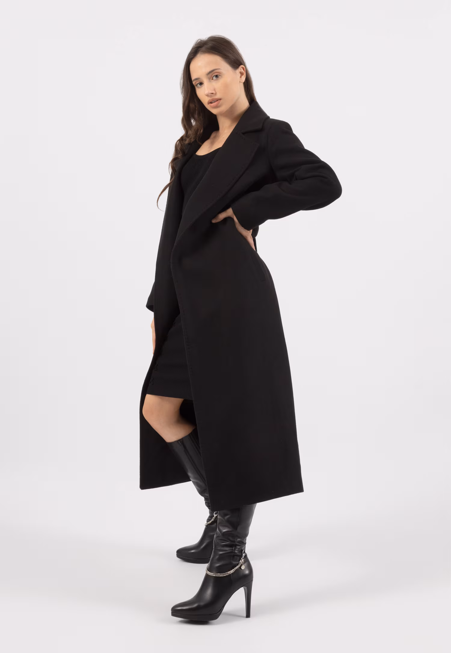 RELAKS czarny gładki płaszcz damski