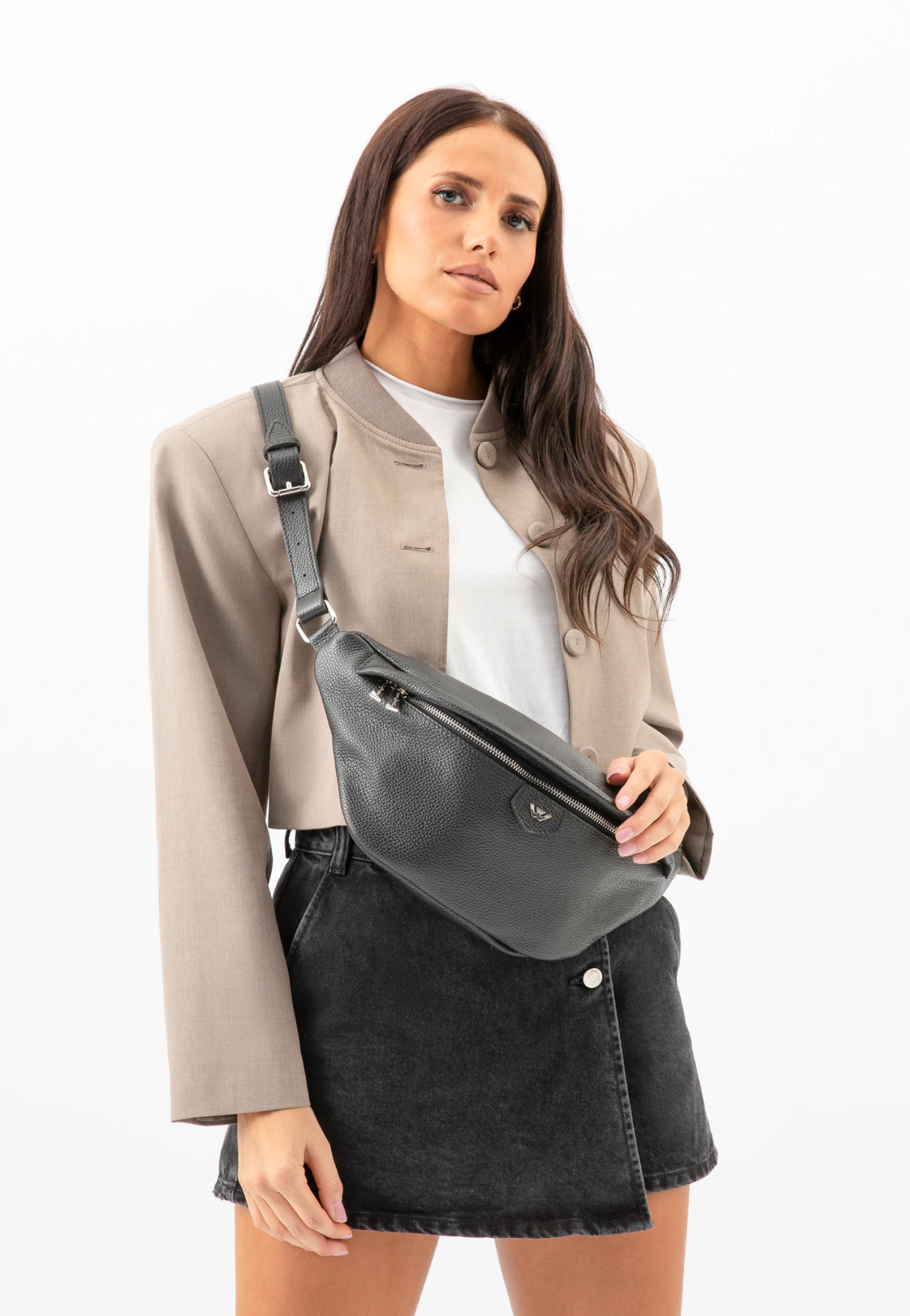 Duża czarna nerka damska ze skóry licowej