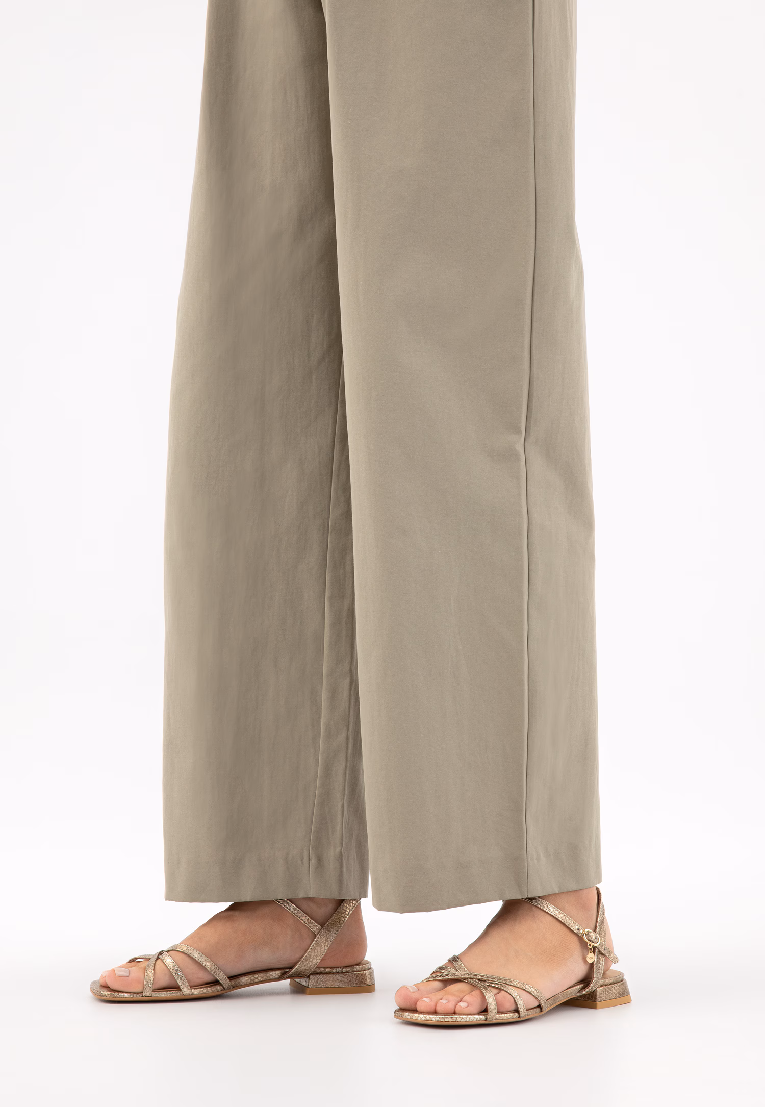 Złote sandały z tłoczonej skóry