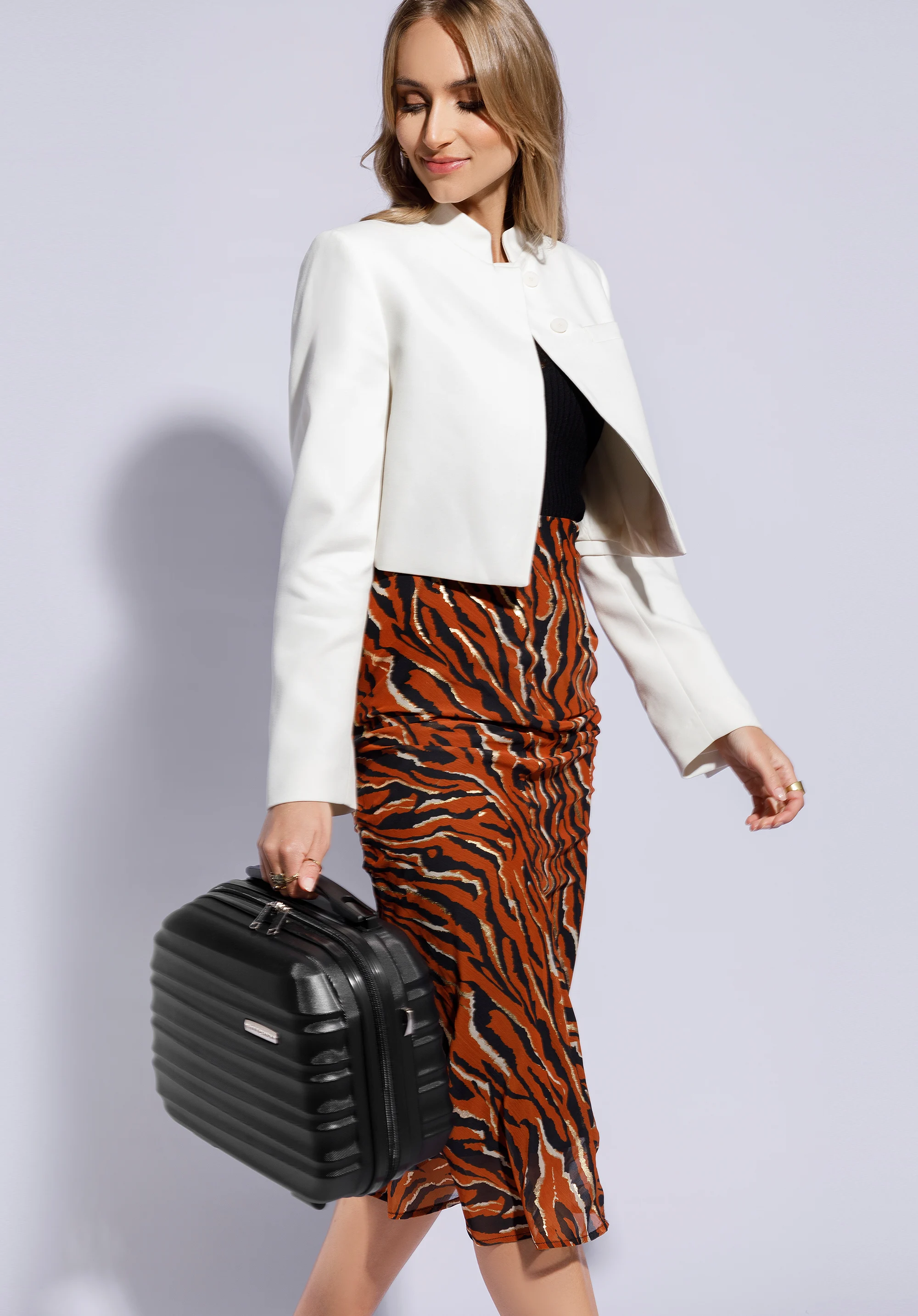 Duża walizka z ABS-u z żebrowaniem