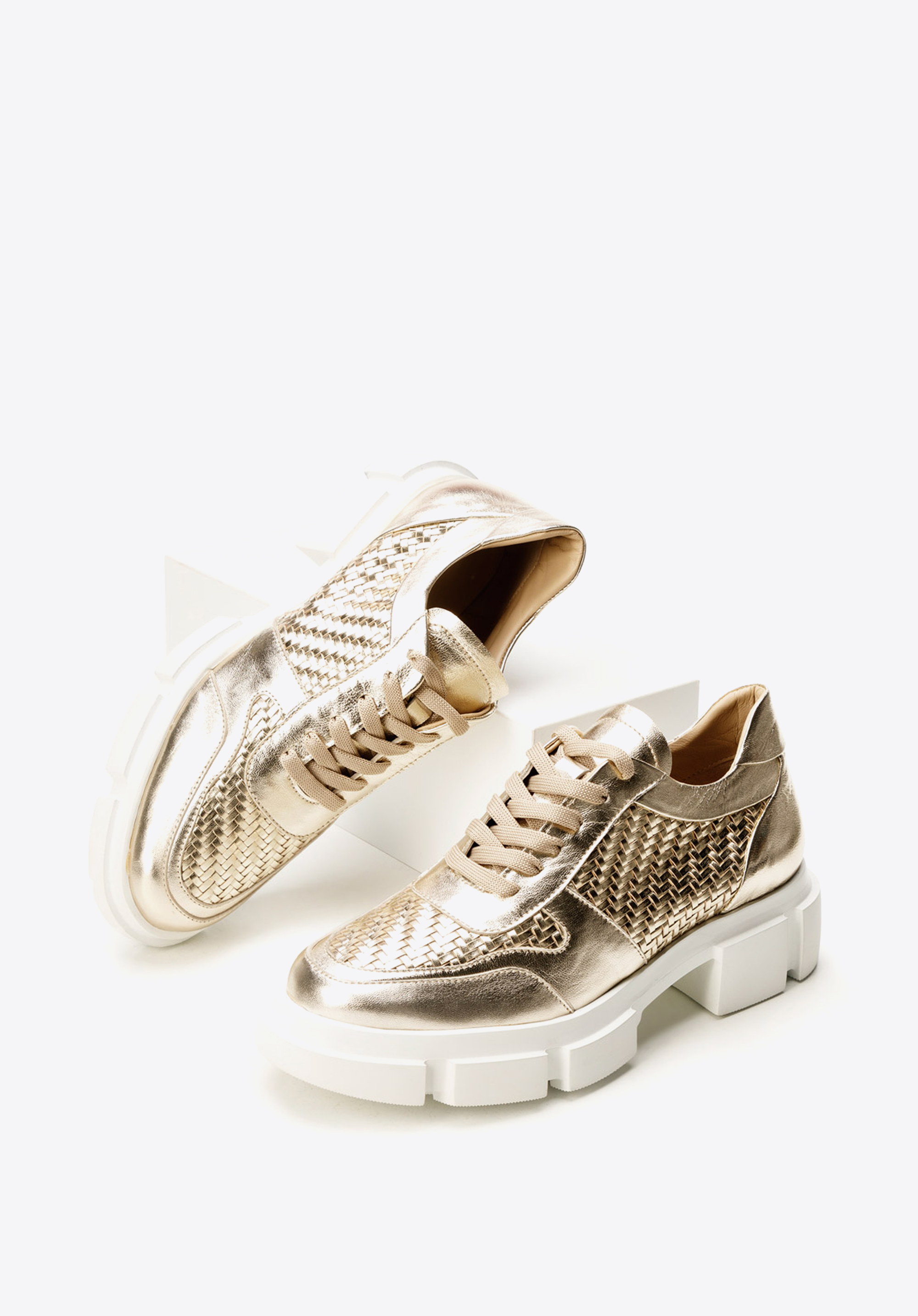 Damskie sneakersy na platformie plecione