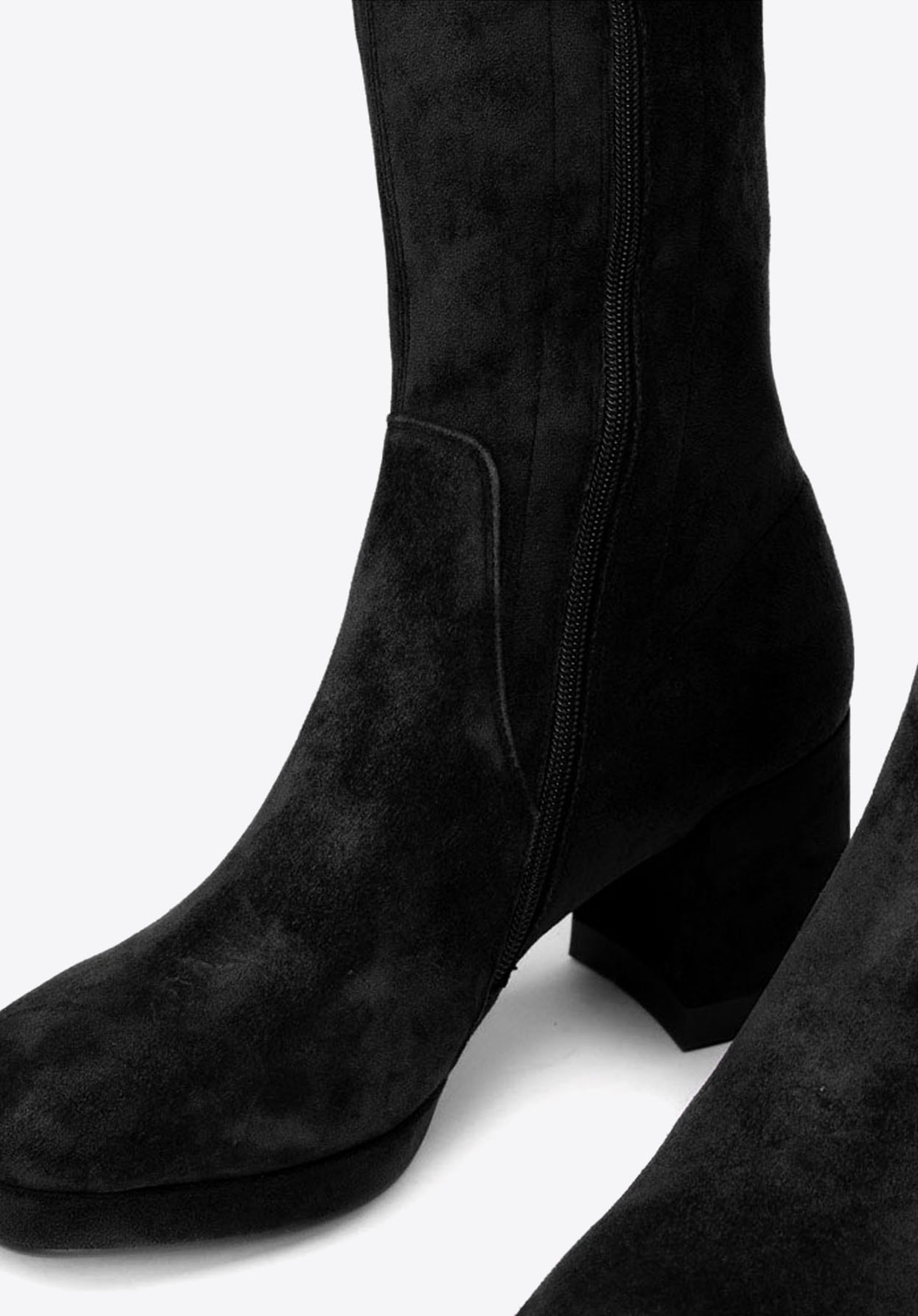 Kozaki zamszowe na słupku z elastyczną cholewką