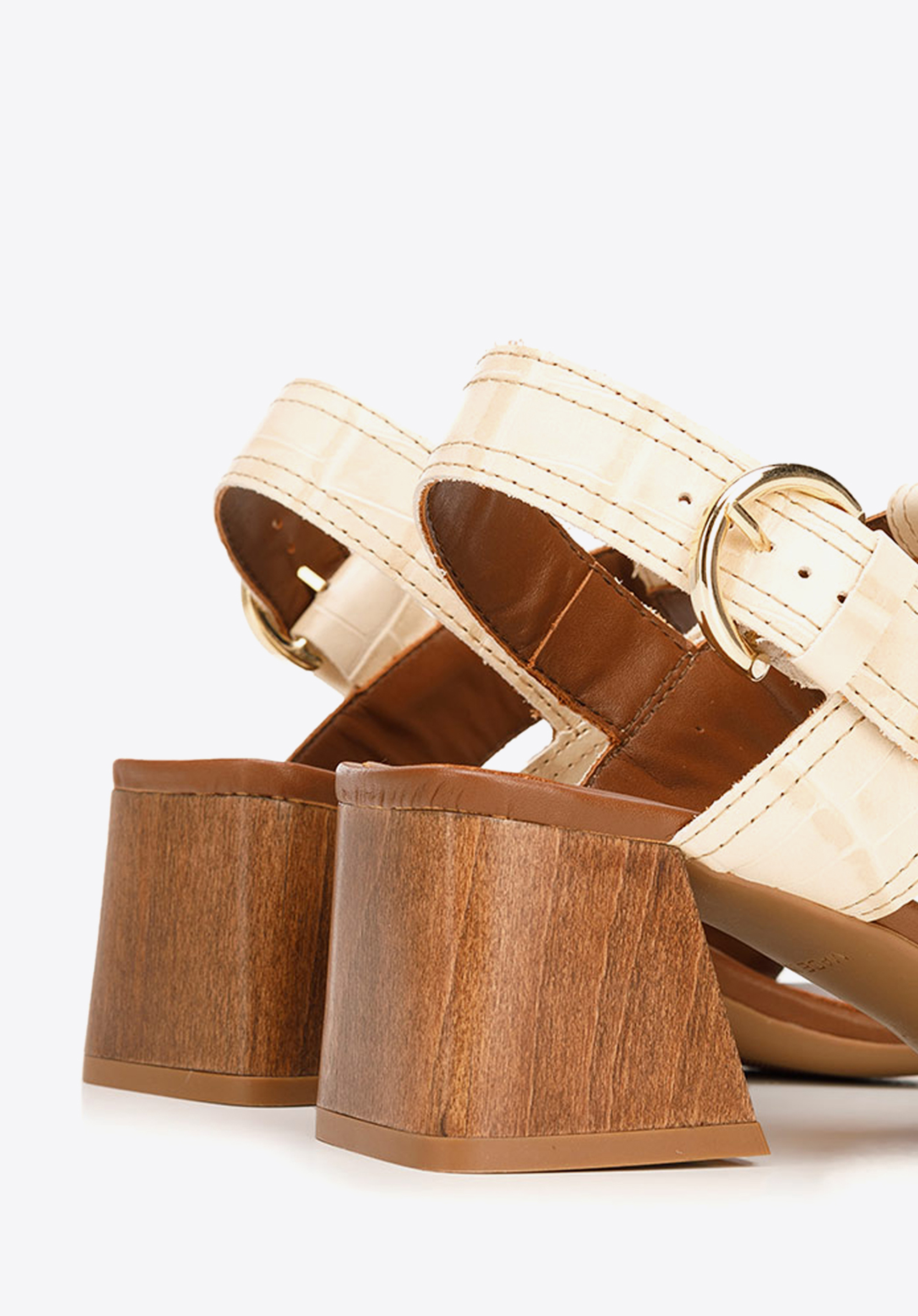 Sandały ze skóry croco na słupku