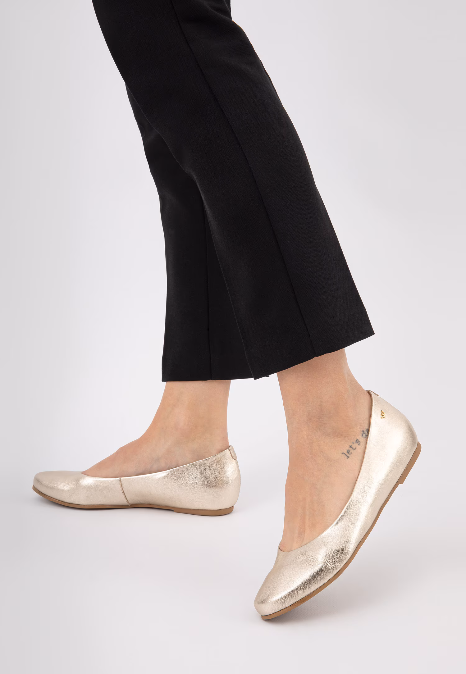 Czarne lakierowane baleriny damskie