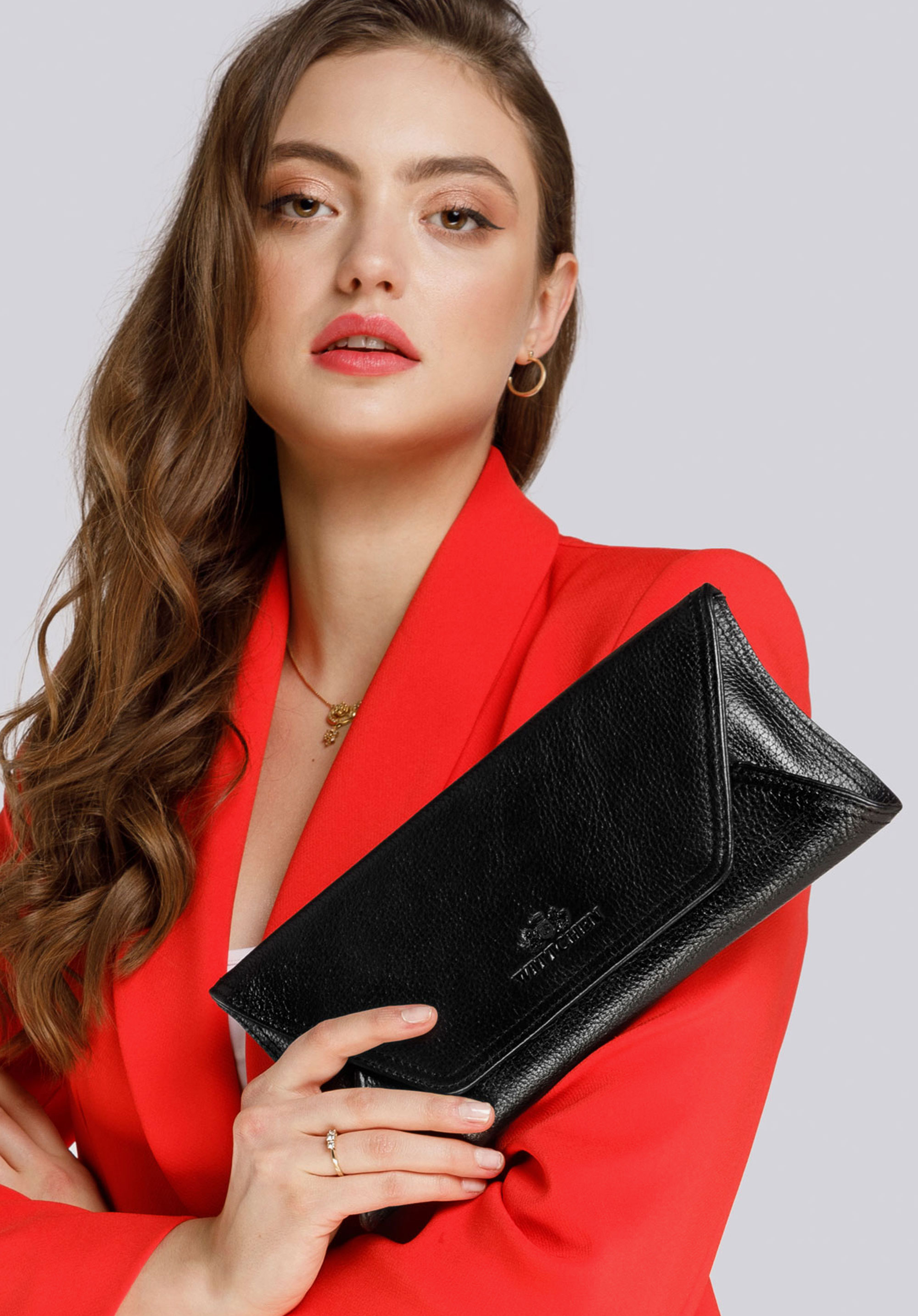 Kopertówka skórzana z zapięciem na zakładkę