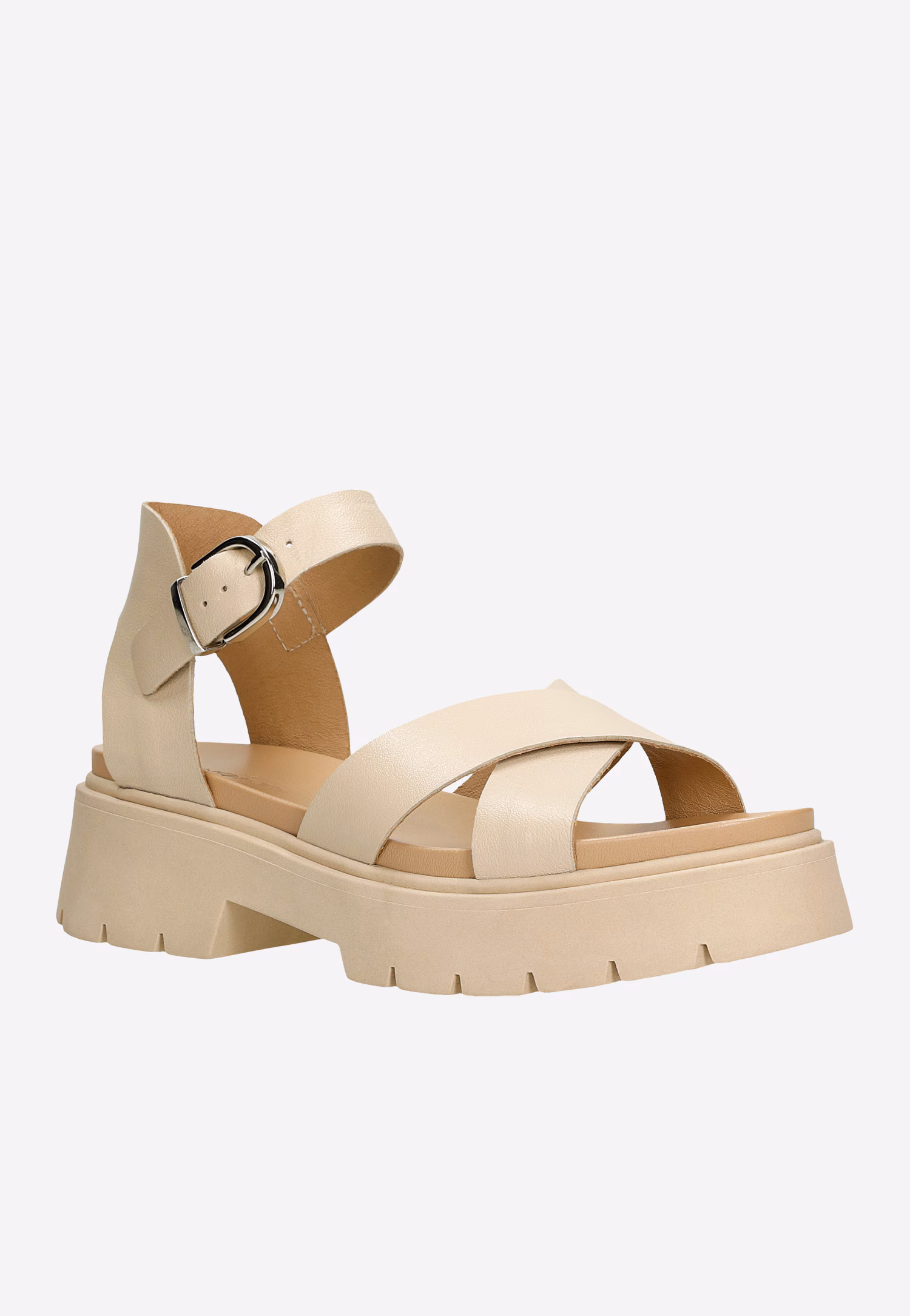 Beżowe sandały na masywnym obcasie