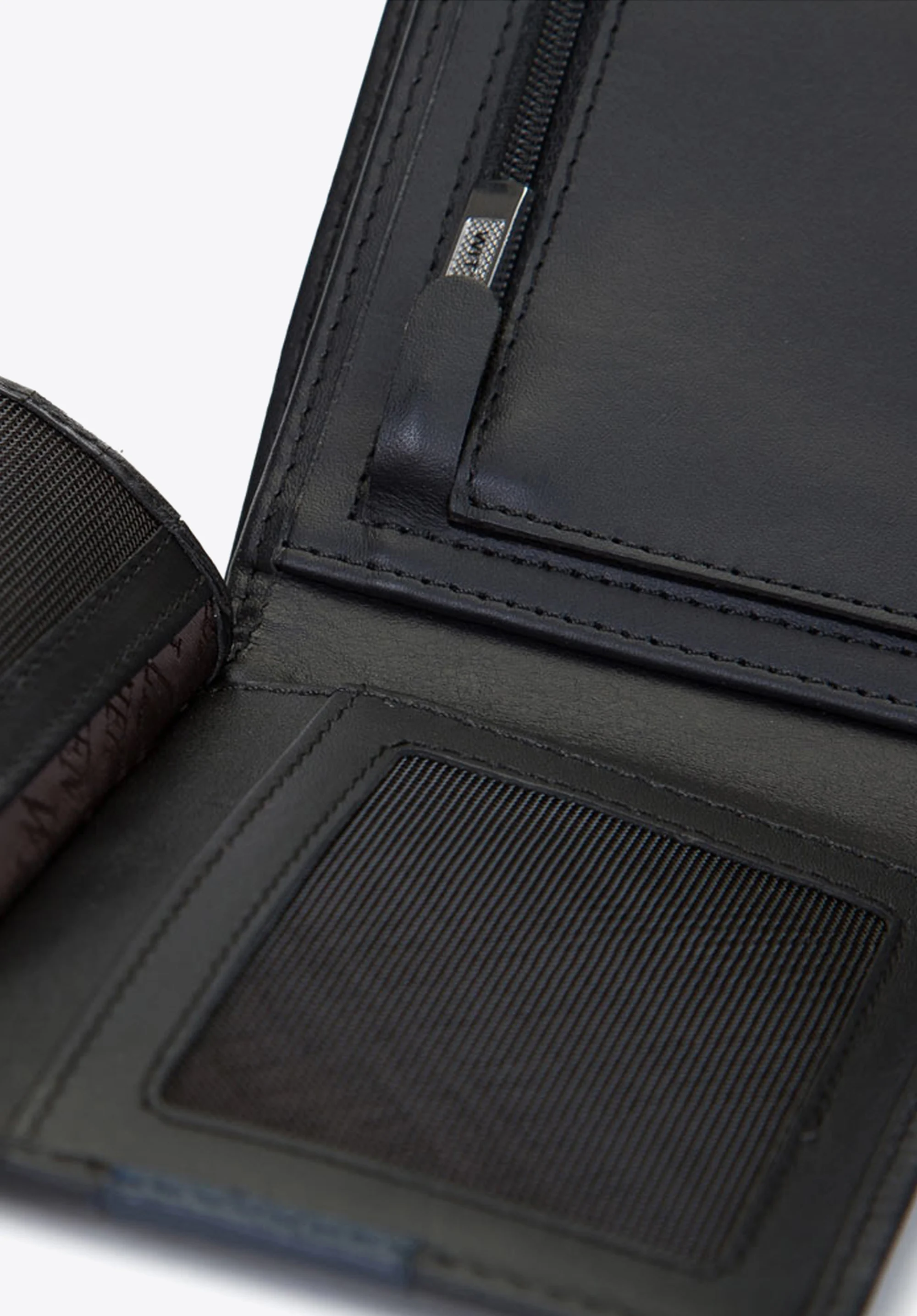 Portfel skórzany z naszywką z logo średni