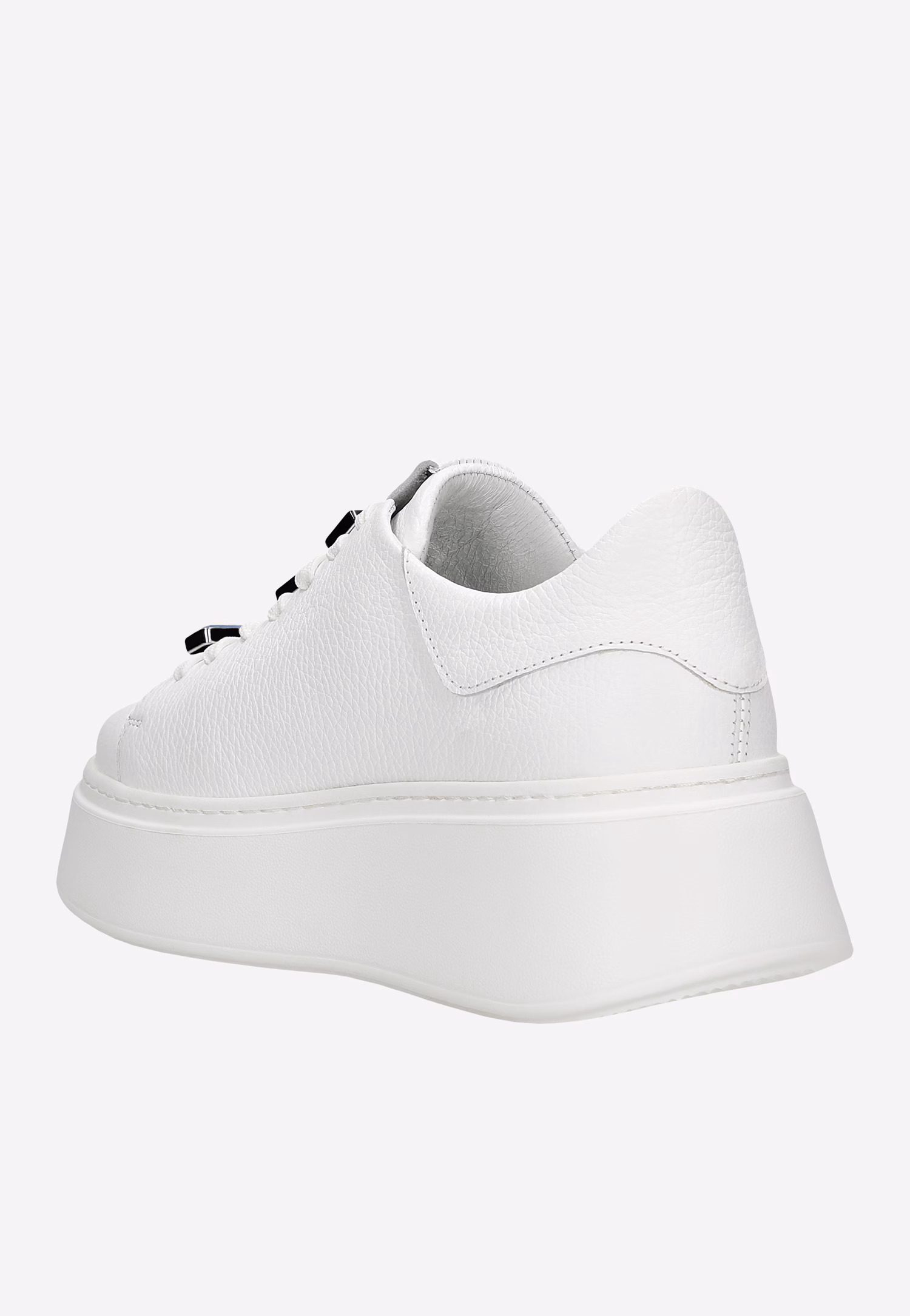 Białe trampki z ozdobnymi kryształkami